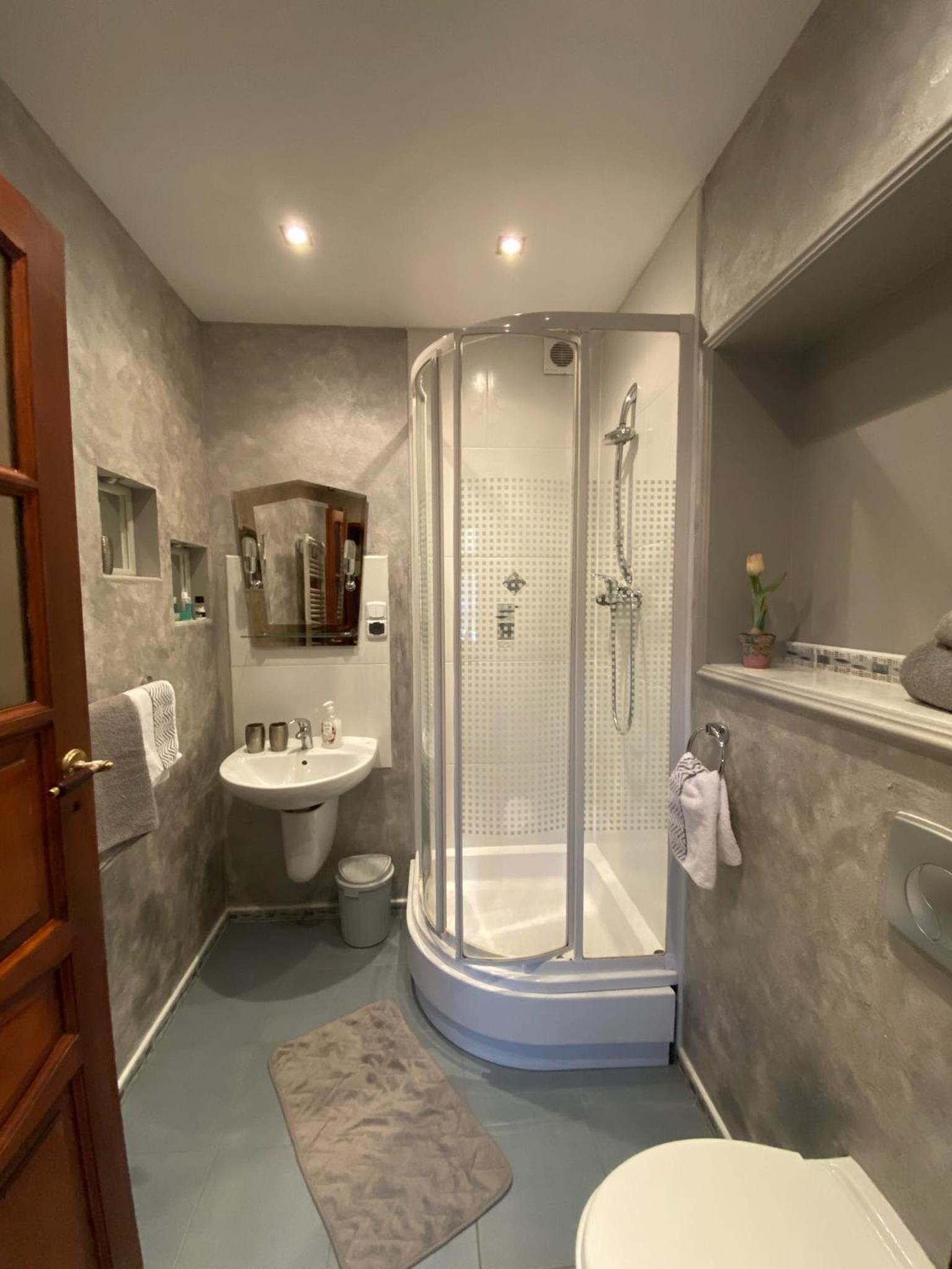 Triple Room with Private Bathroom