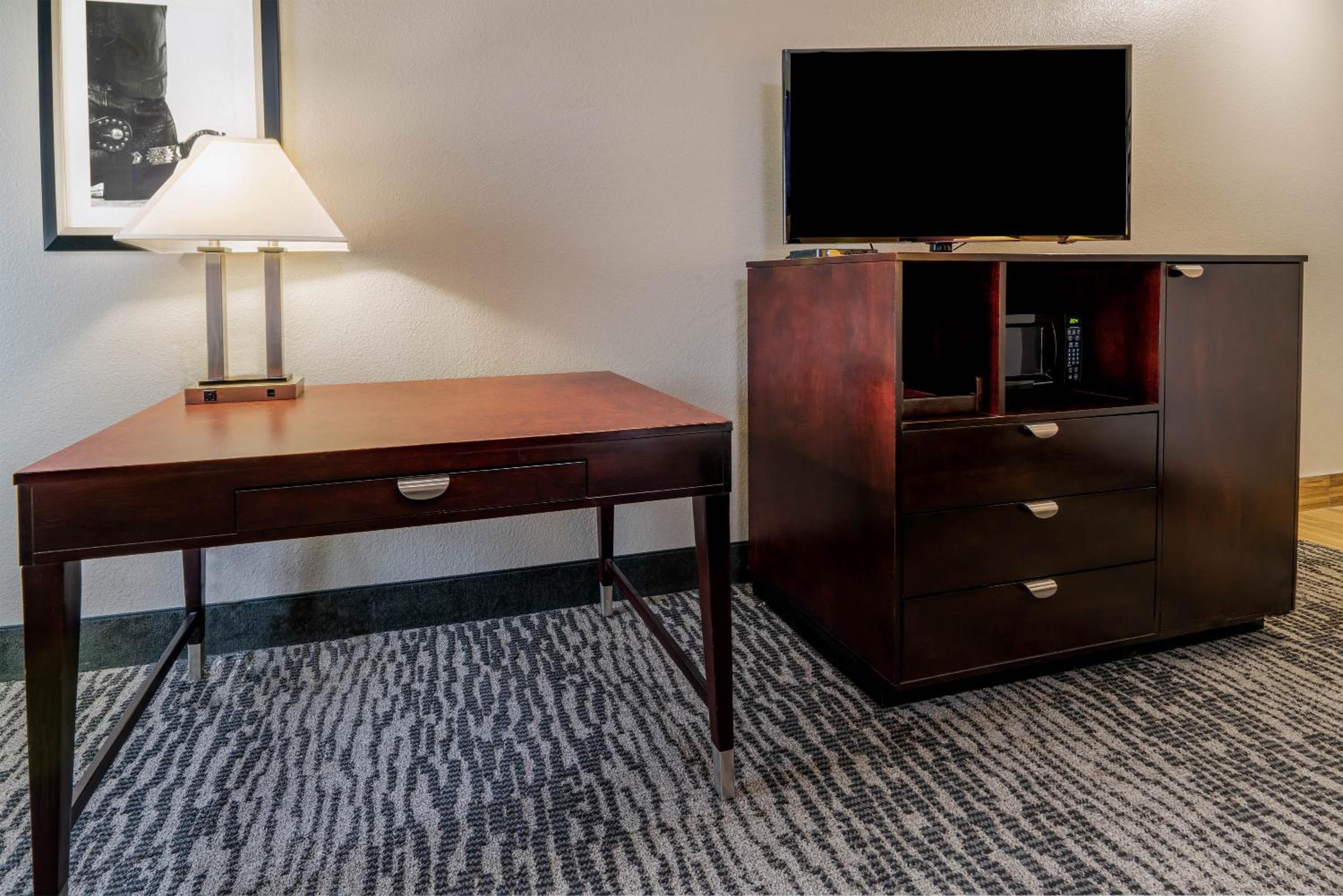 Deluxe King Room - Photo 5