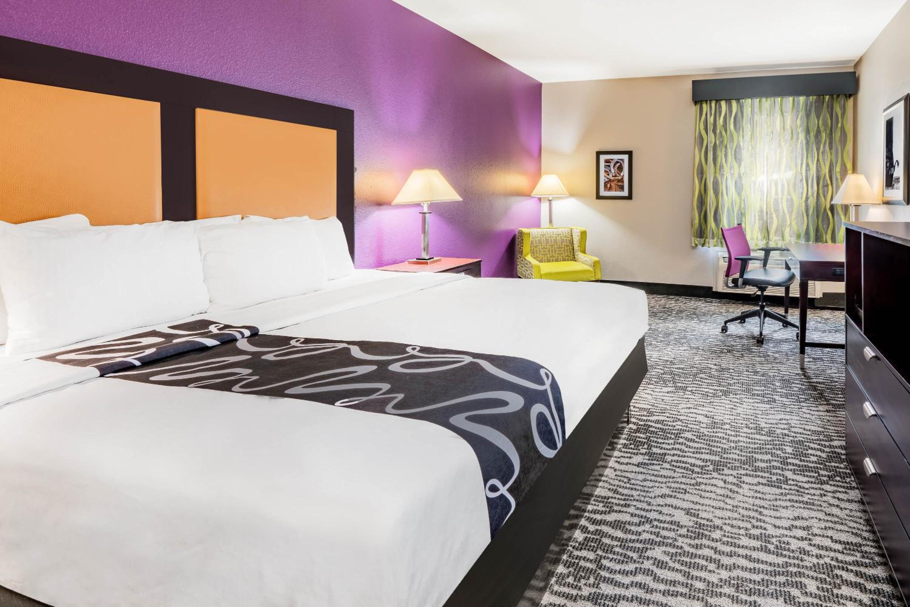 Deluxe King Room - Photo 1