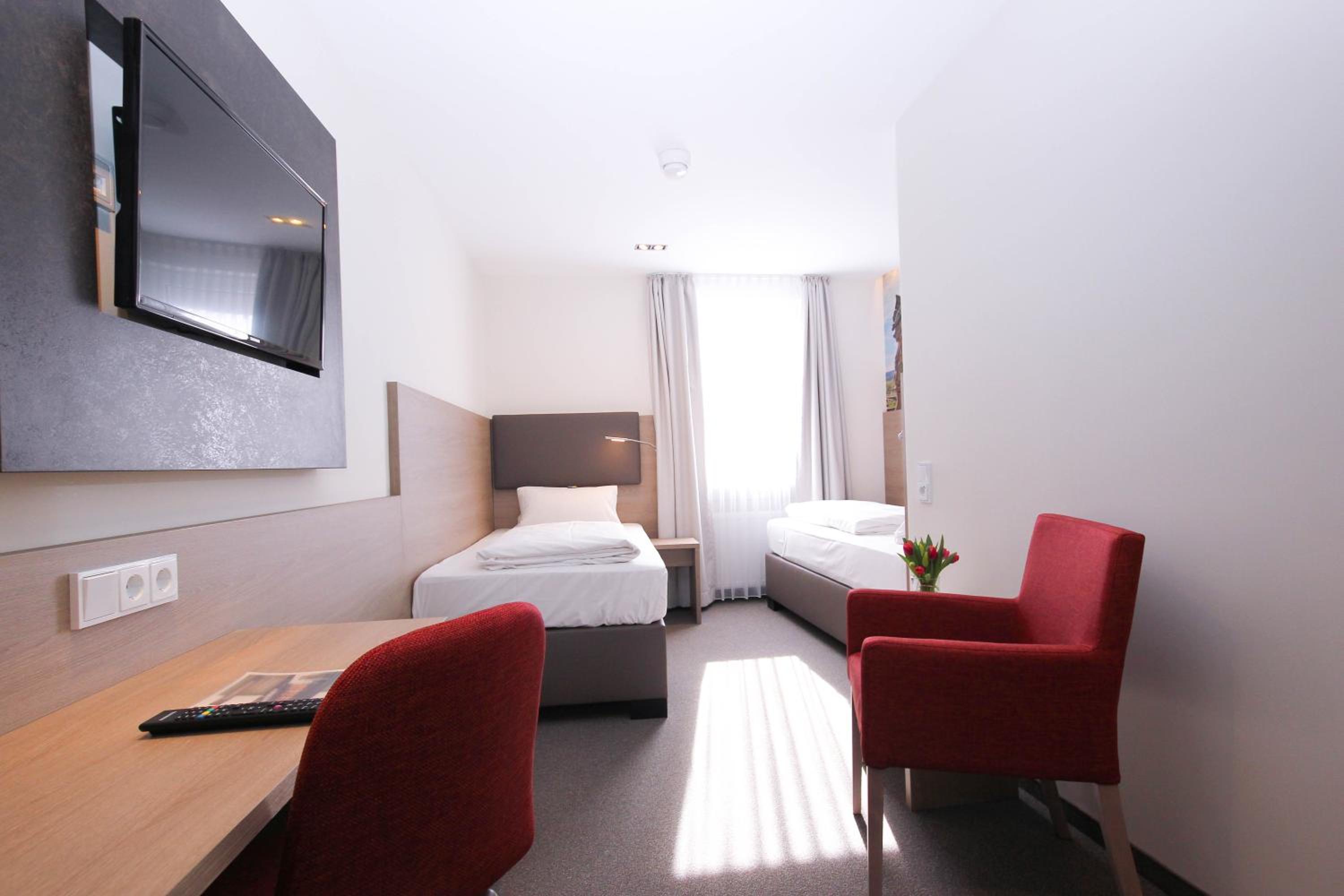 Classic Twin Room - Photo 11