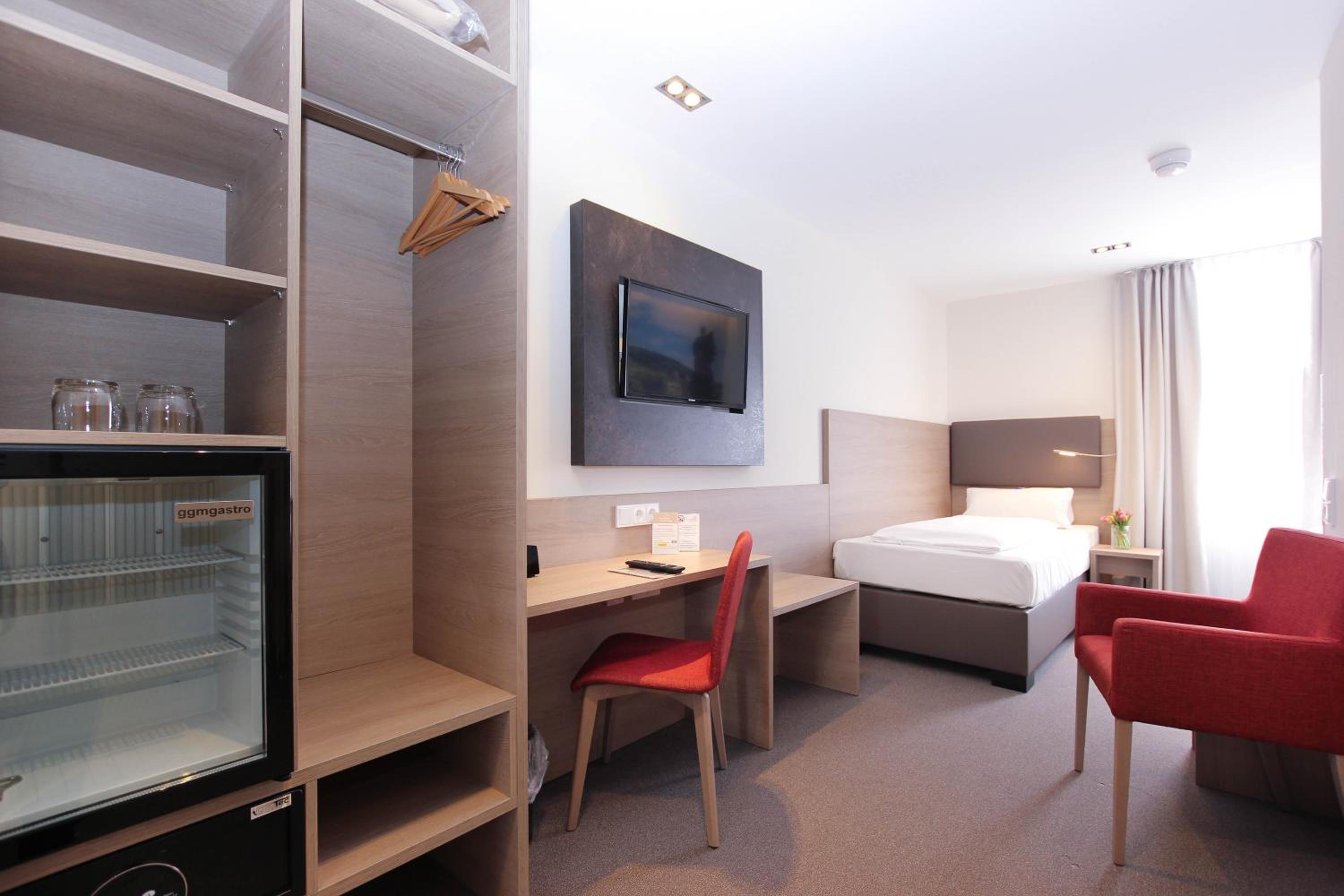 Classic Twin Room - Photo 9