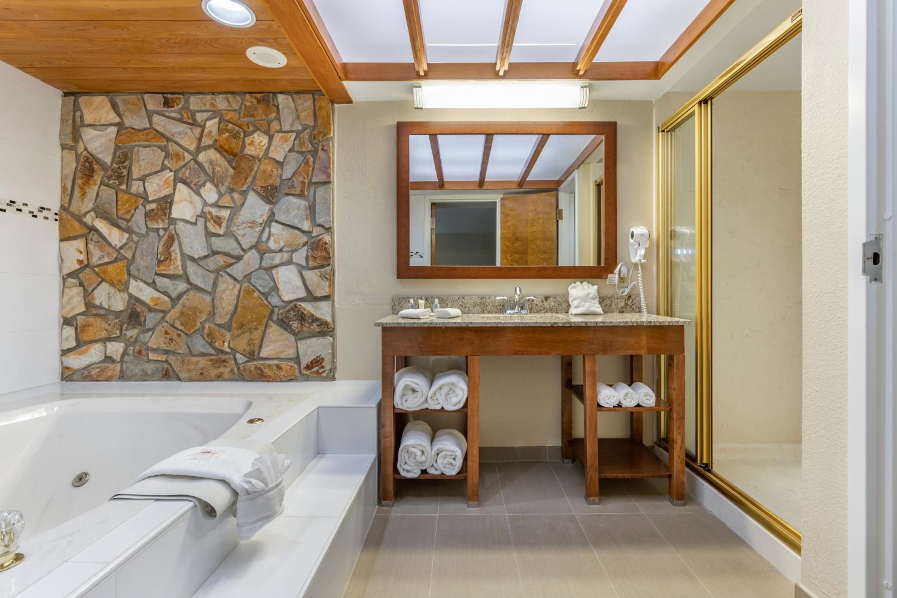 Efficiency King Suite - Non-Smoking - Photo 4