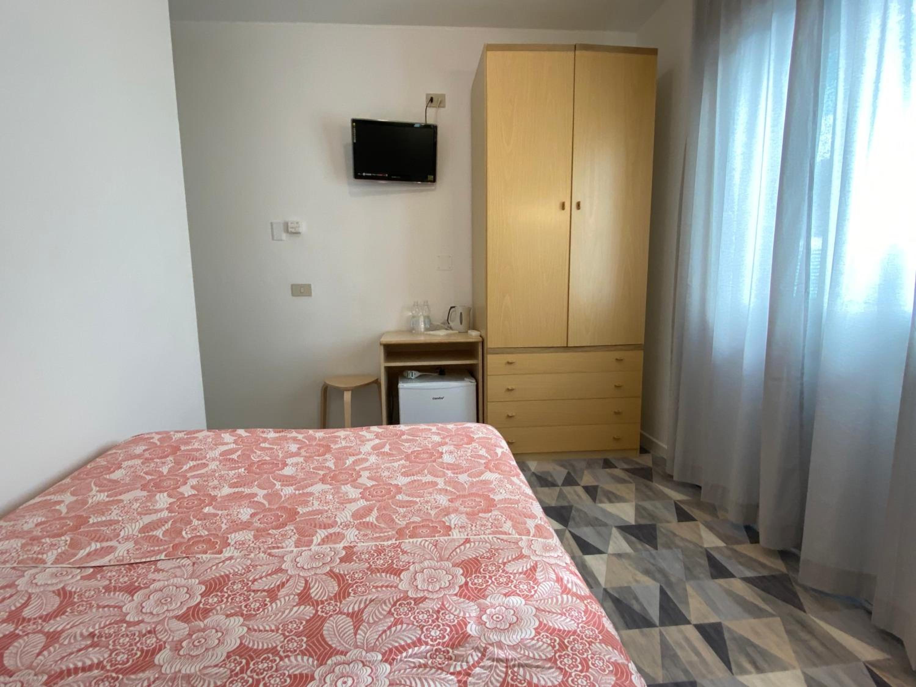 Single Room with Private External Bathroom photo 3
