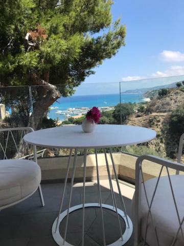 One-Bedroom Apartment with Sea View photo 3