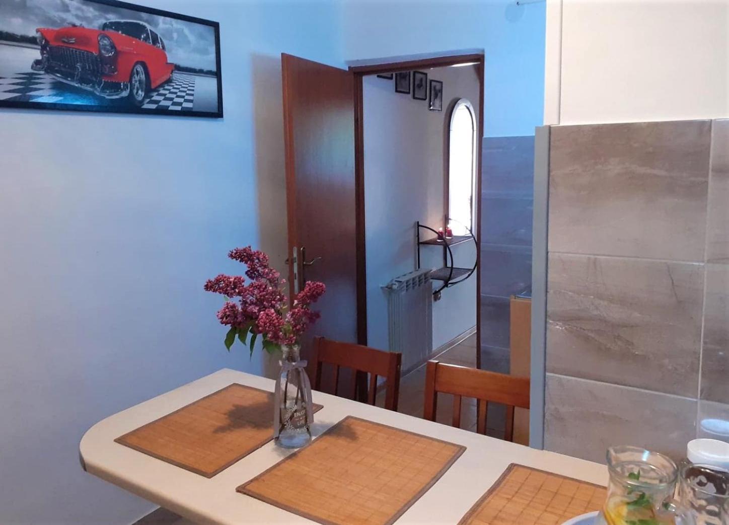 Apartment with Terrace - Photo 8