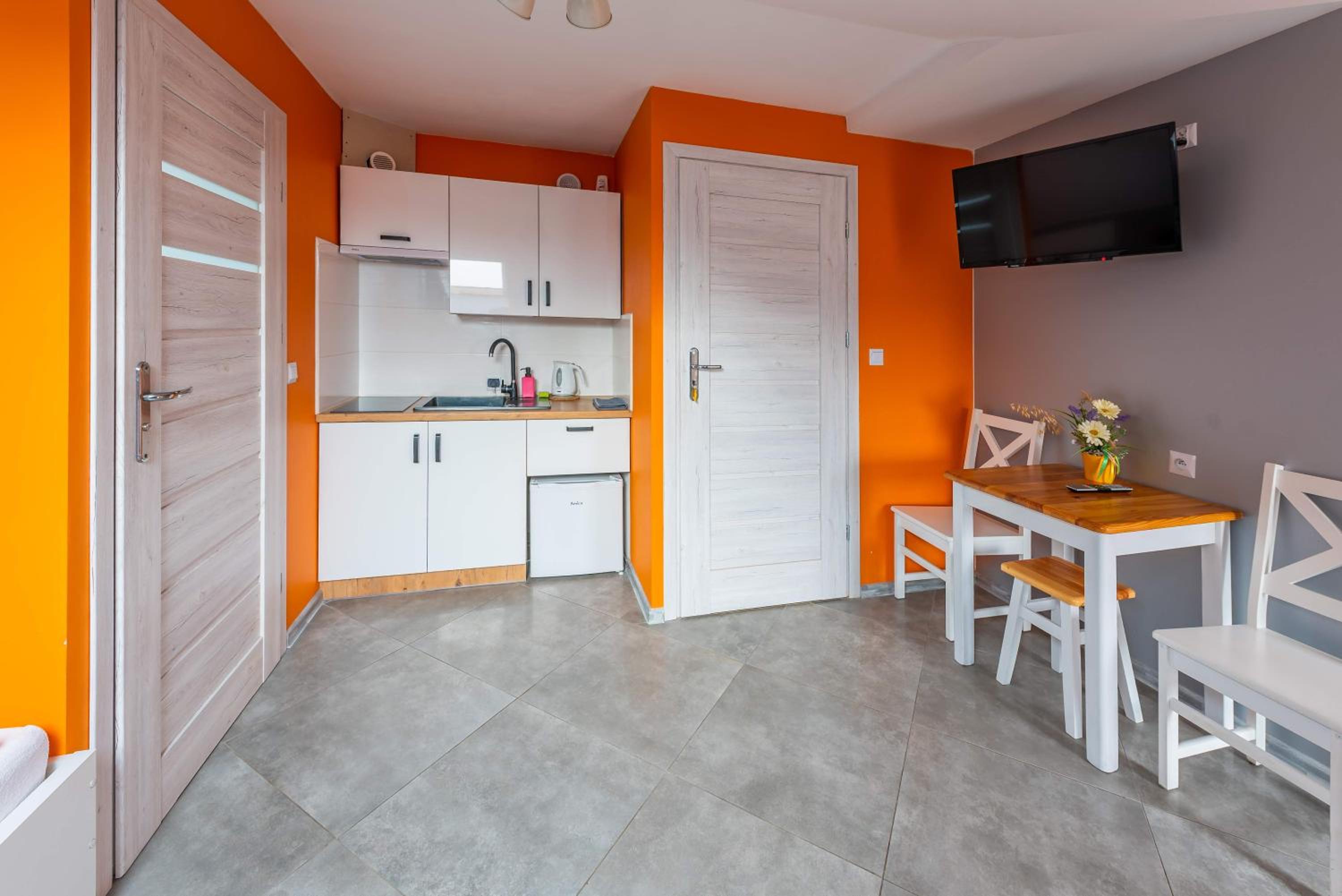 Quadruple Room with Bathroom - Photo 4