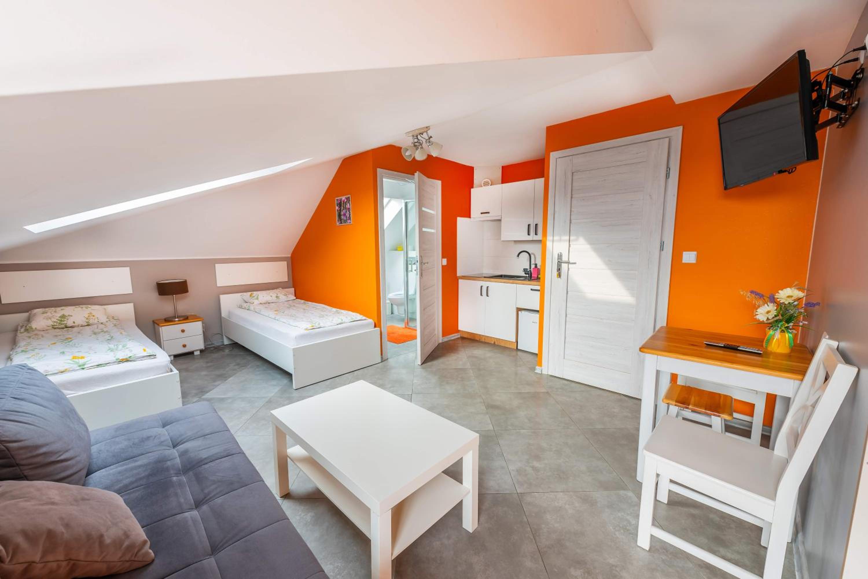 Quadruple Room with Bathroom - Photo 1