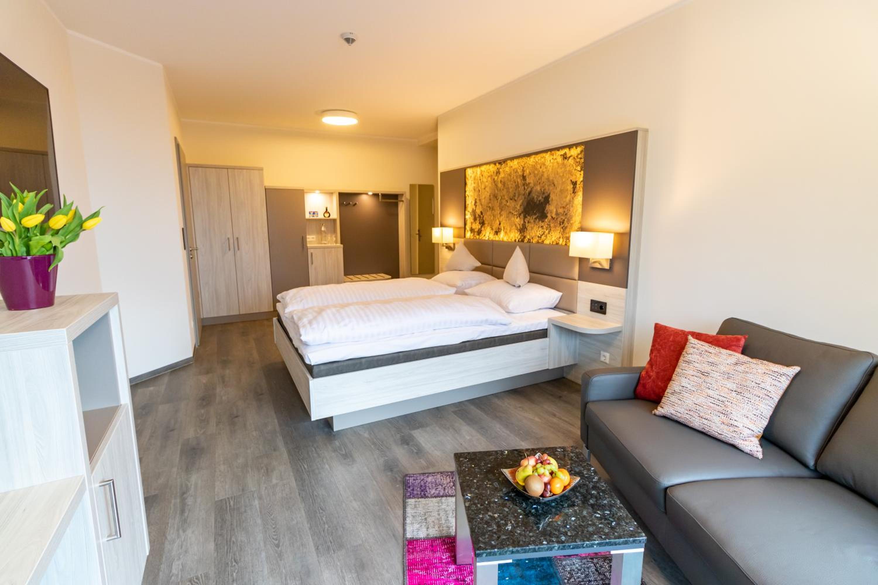 Deluxe Double Room with Balcony - Photo 3