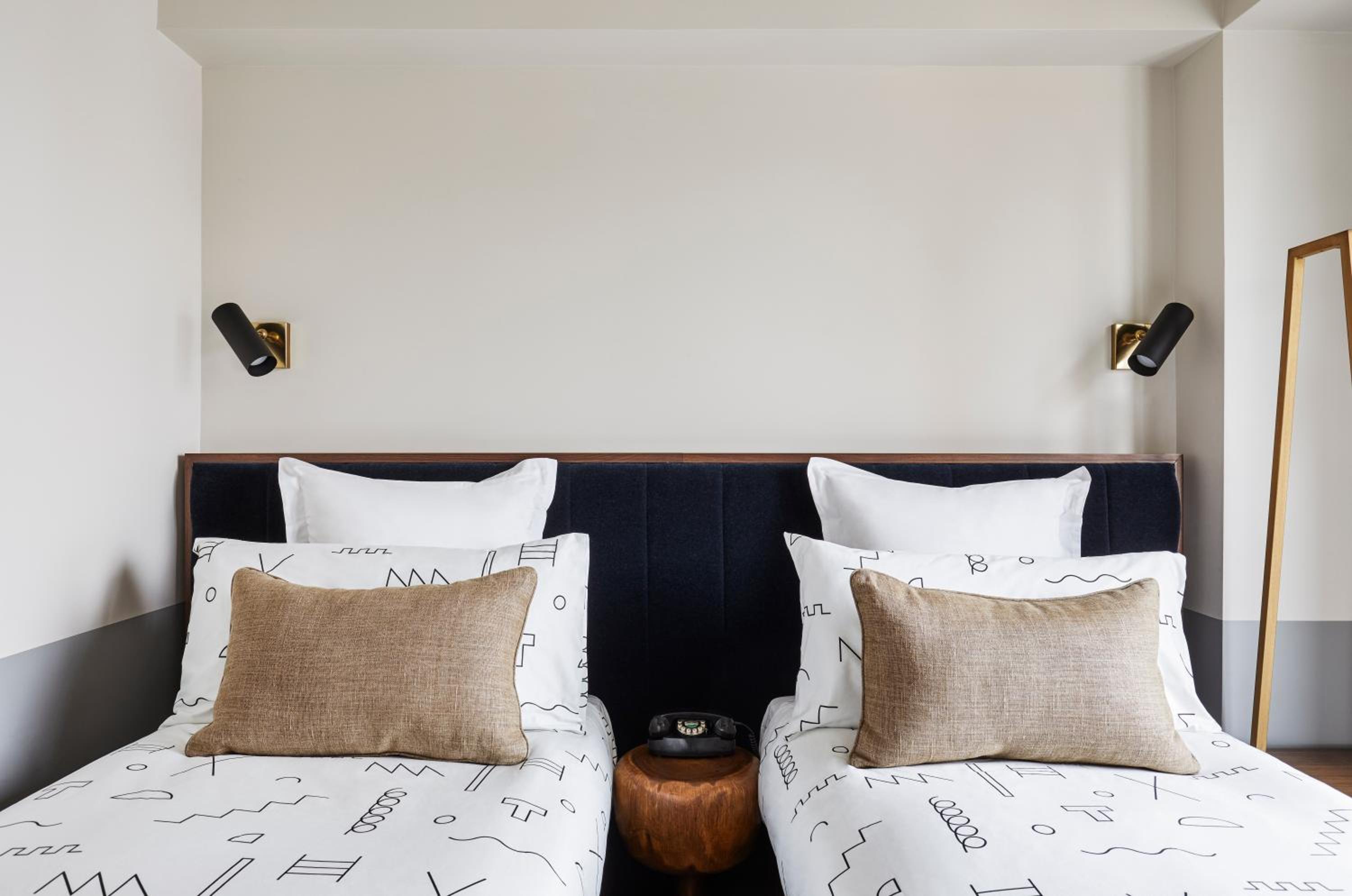 Cozy with Two Twin Beds photo 3