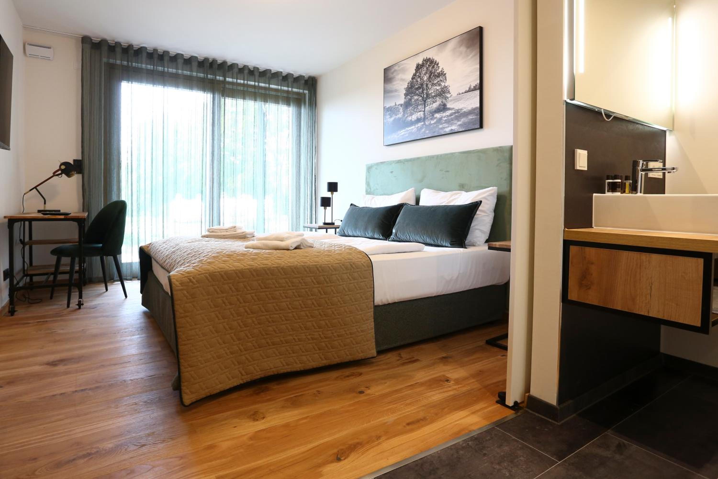 Deluxe Double Room with Balcony - Photo 2