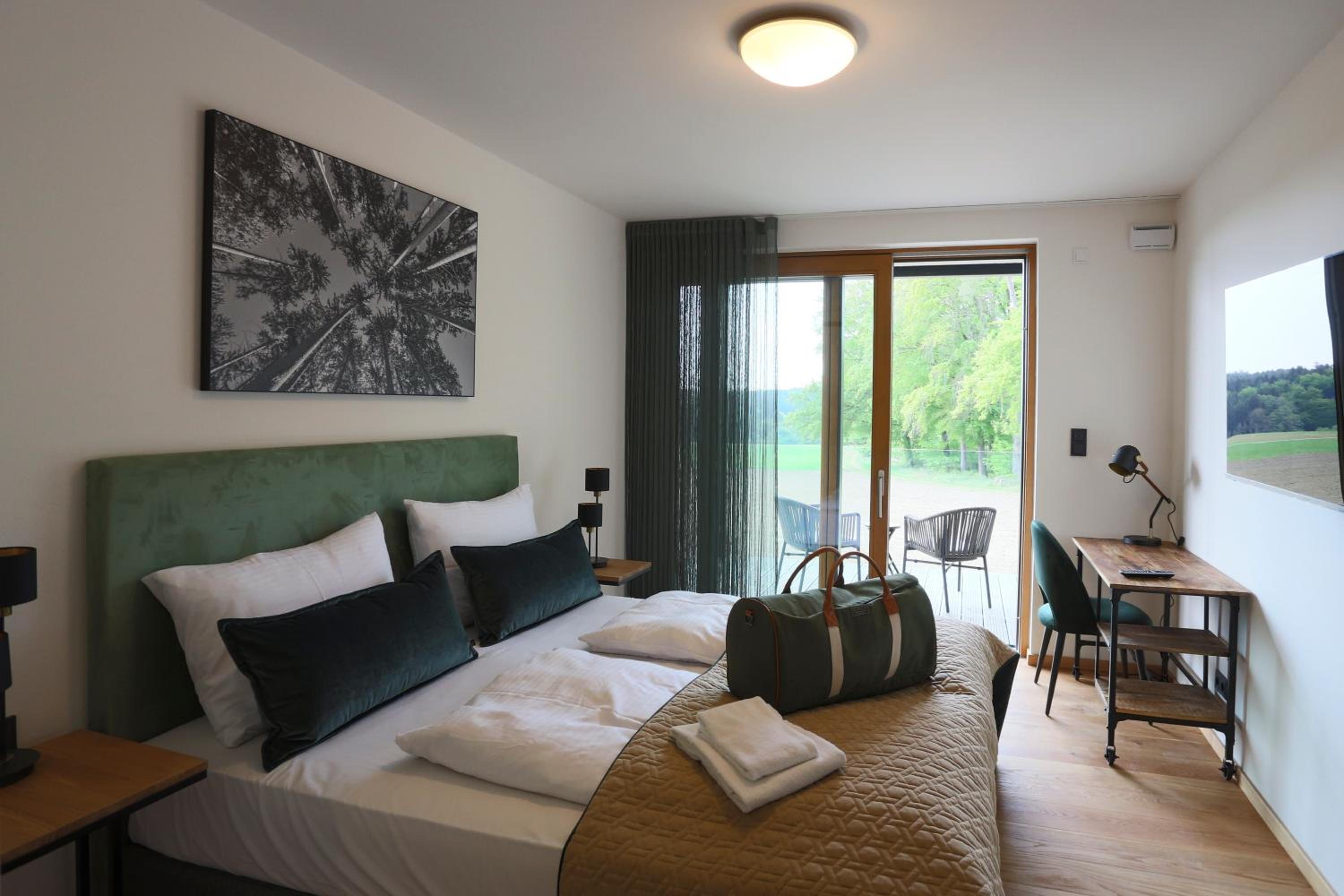 Deluxe Double Room with Balcony - Photo 3