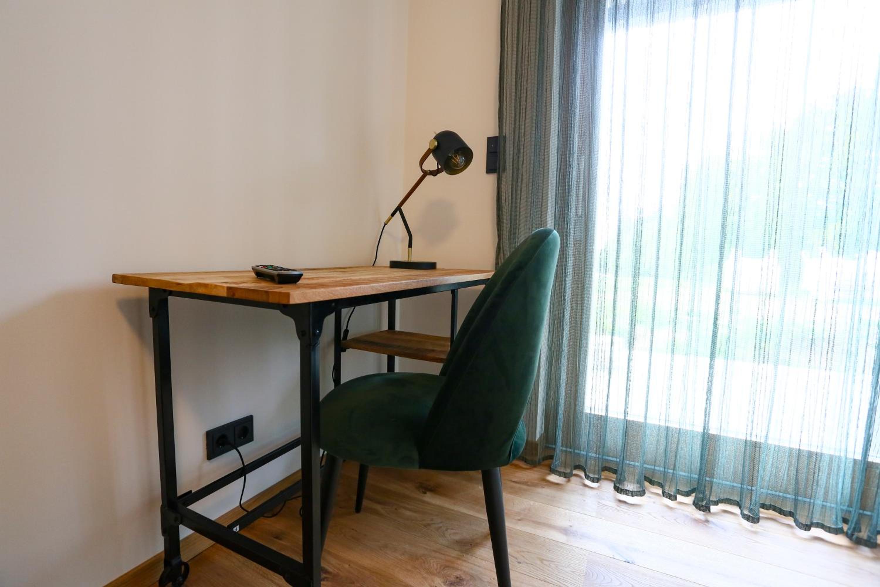 Deluxe Double Room with Balcony - Photo 5