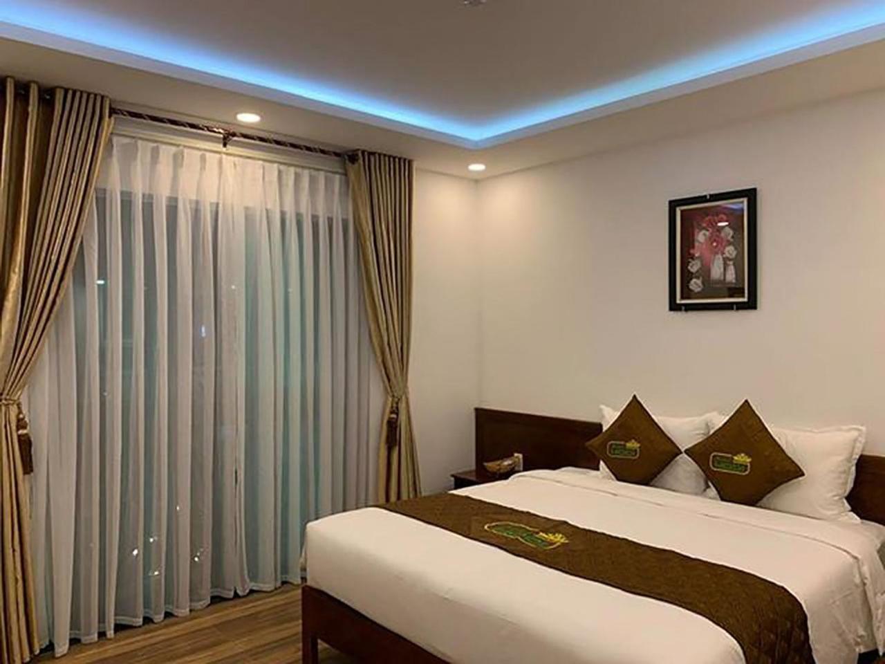 Deluxe King Room - Photo 3