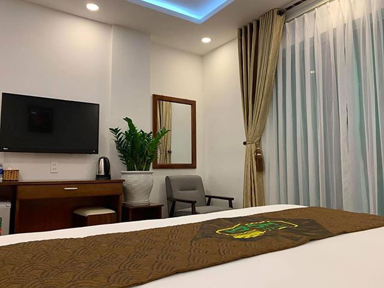 Deluxe King Room - Photo 6