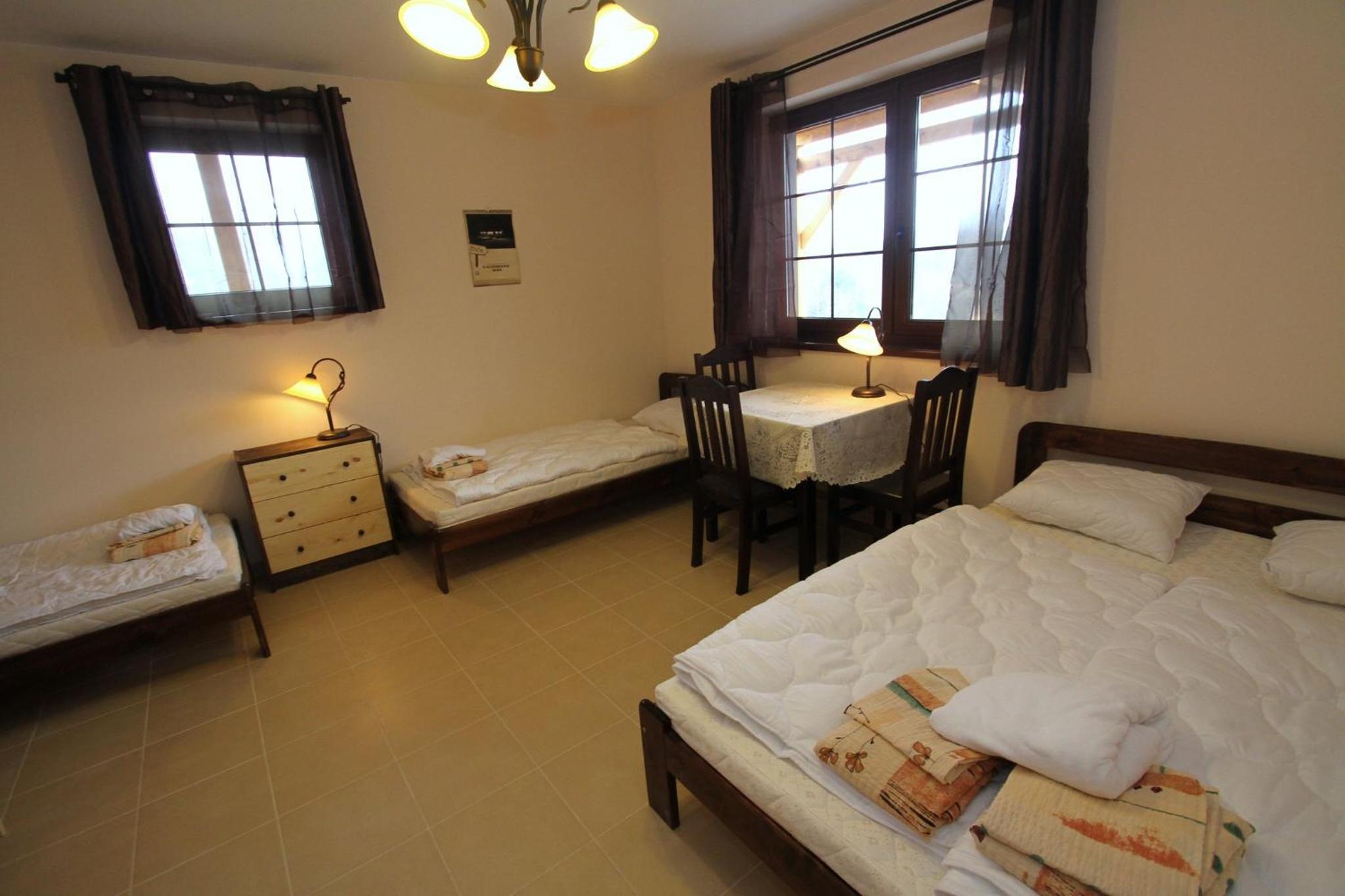 Quadruple Room with Private Bathroom - Photo 7