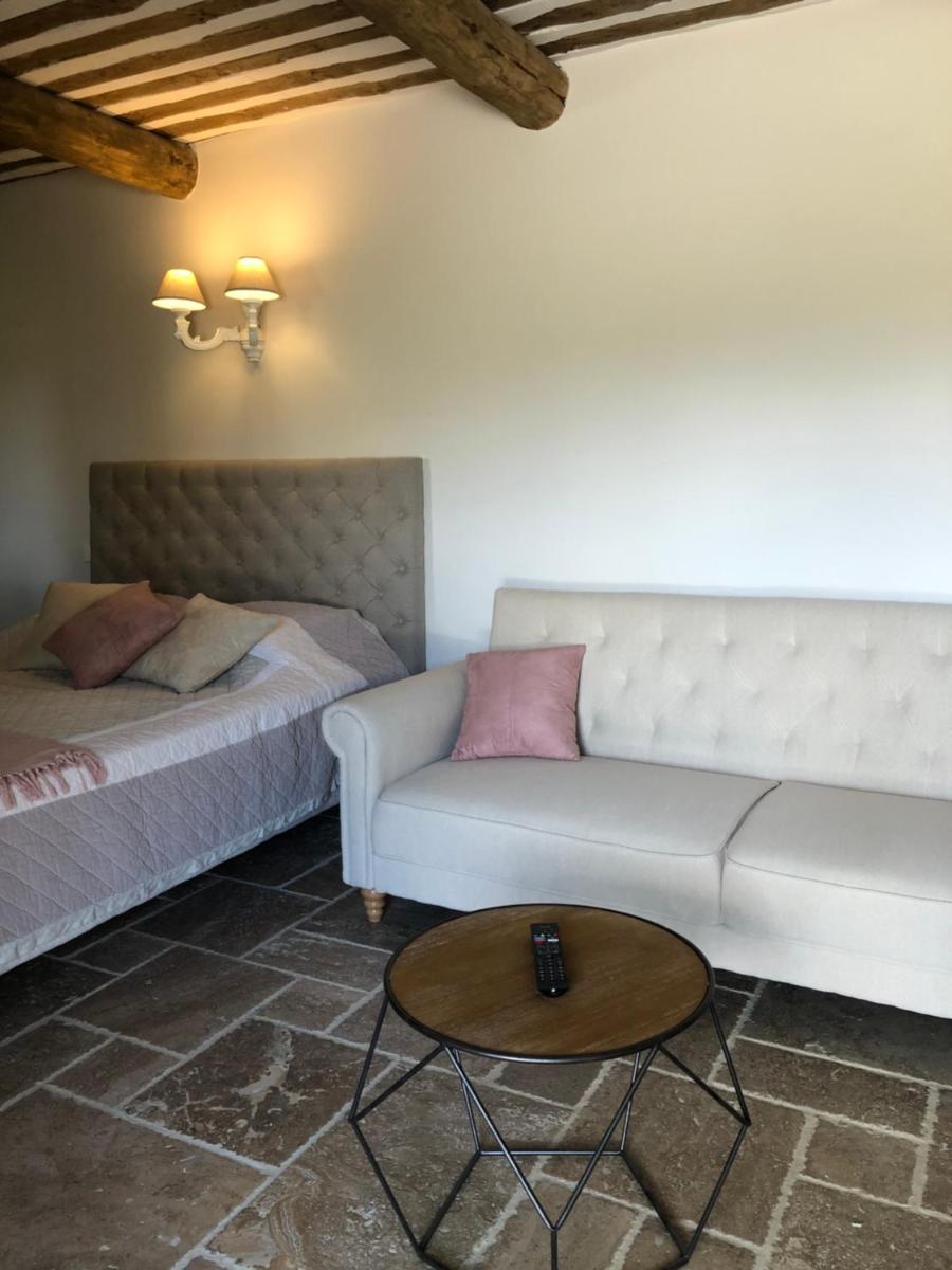 Deluxe King Room - Photo 10