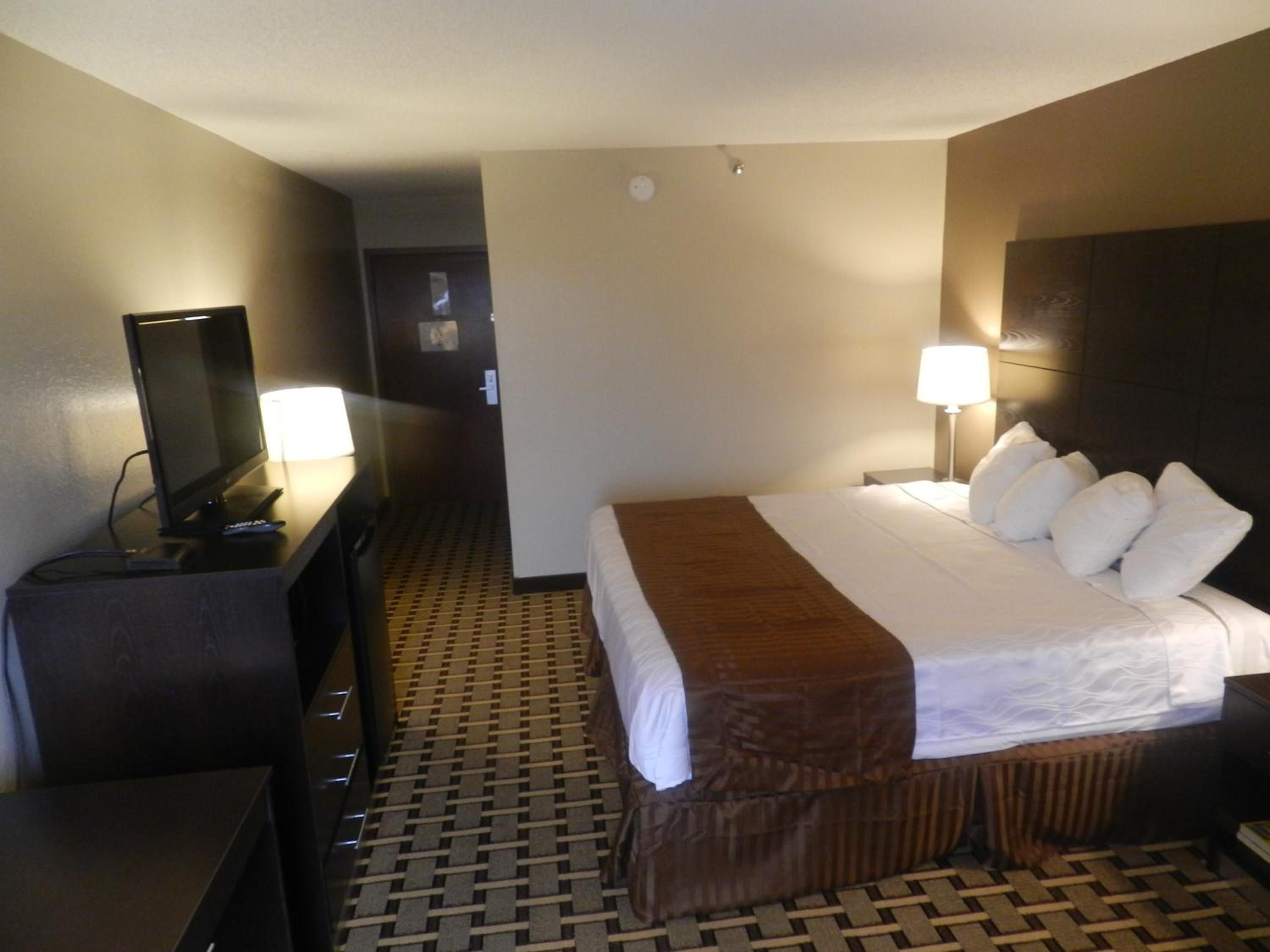 King Room - Non-Smoking - Photo 6