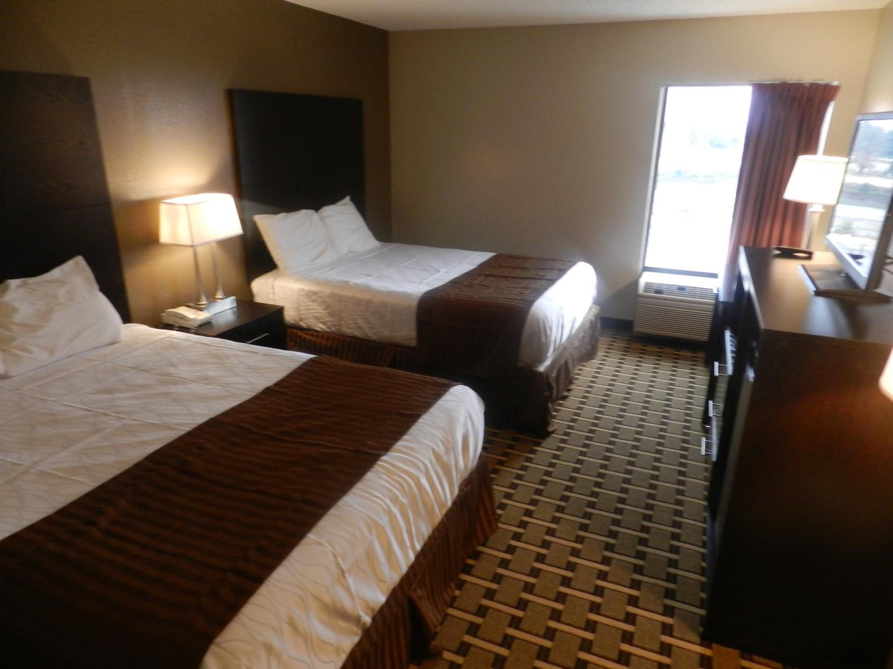  Standard Queen Room with Two Queen Beds - Non-Smoking - Photo 6