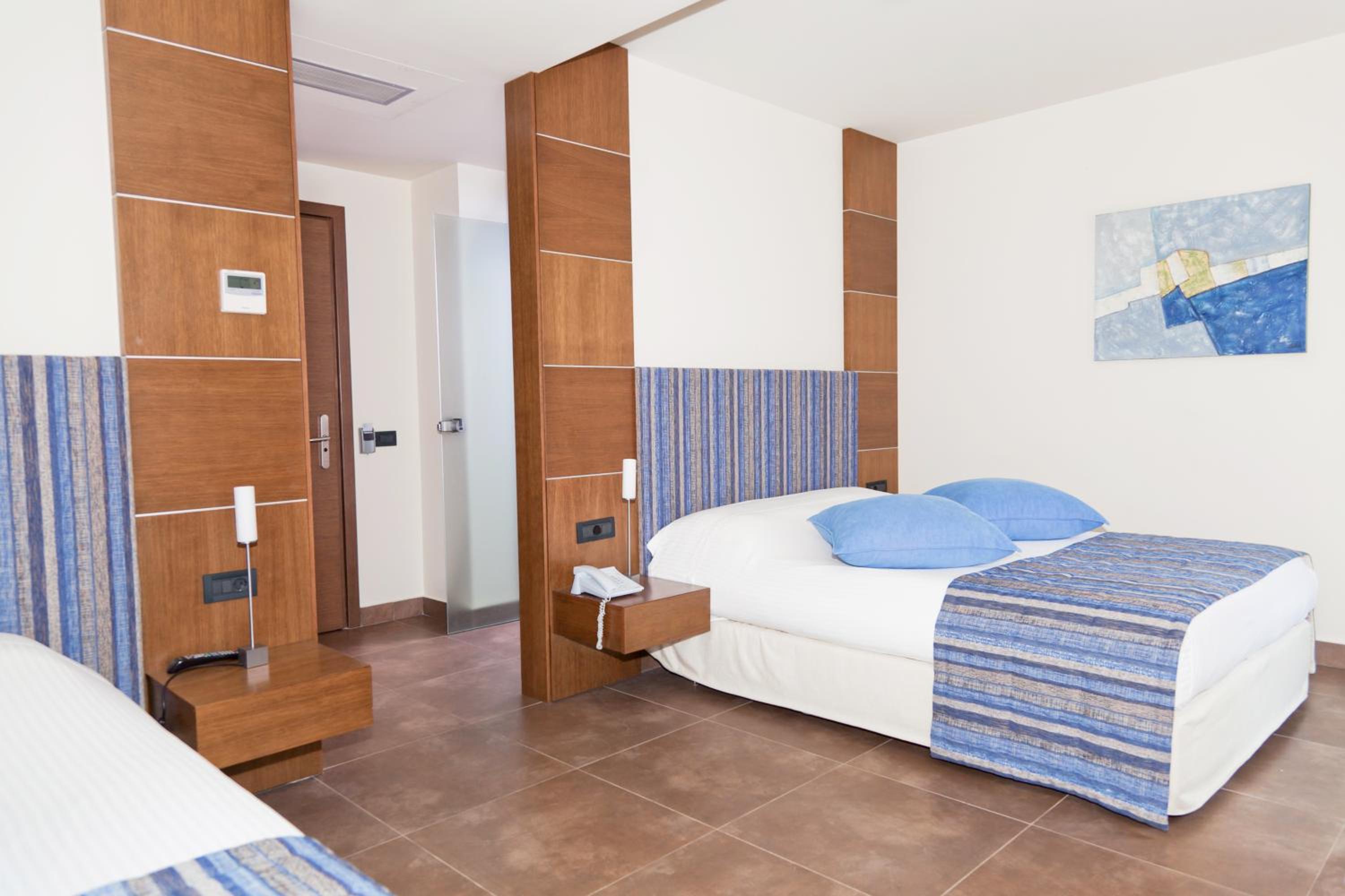 Triple Room with City & Castle View - Photo 3