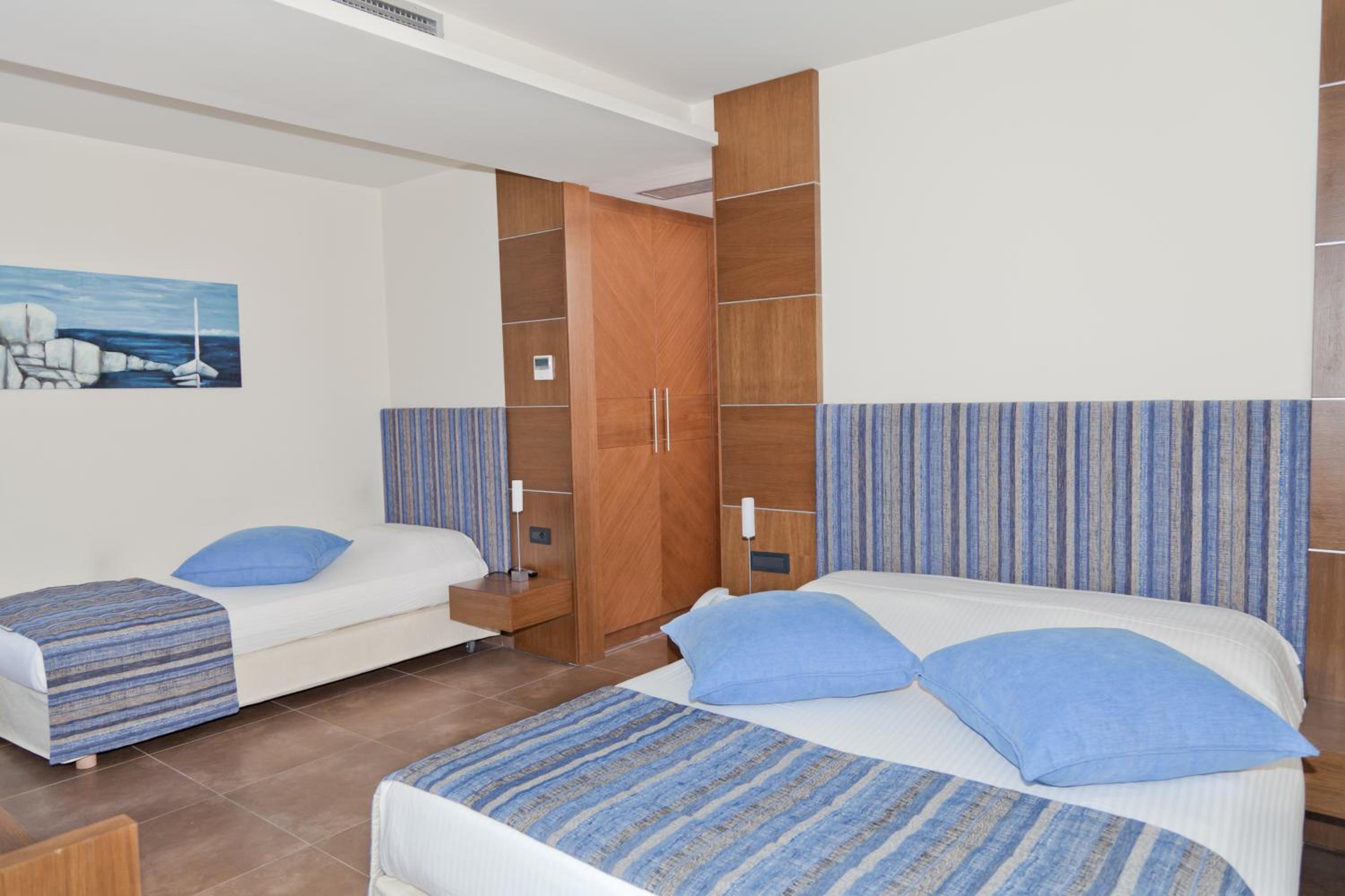 Triple Room with City & Castle View - Photo 2