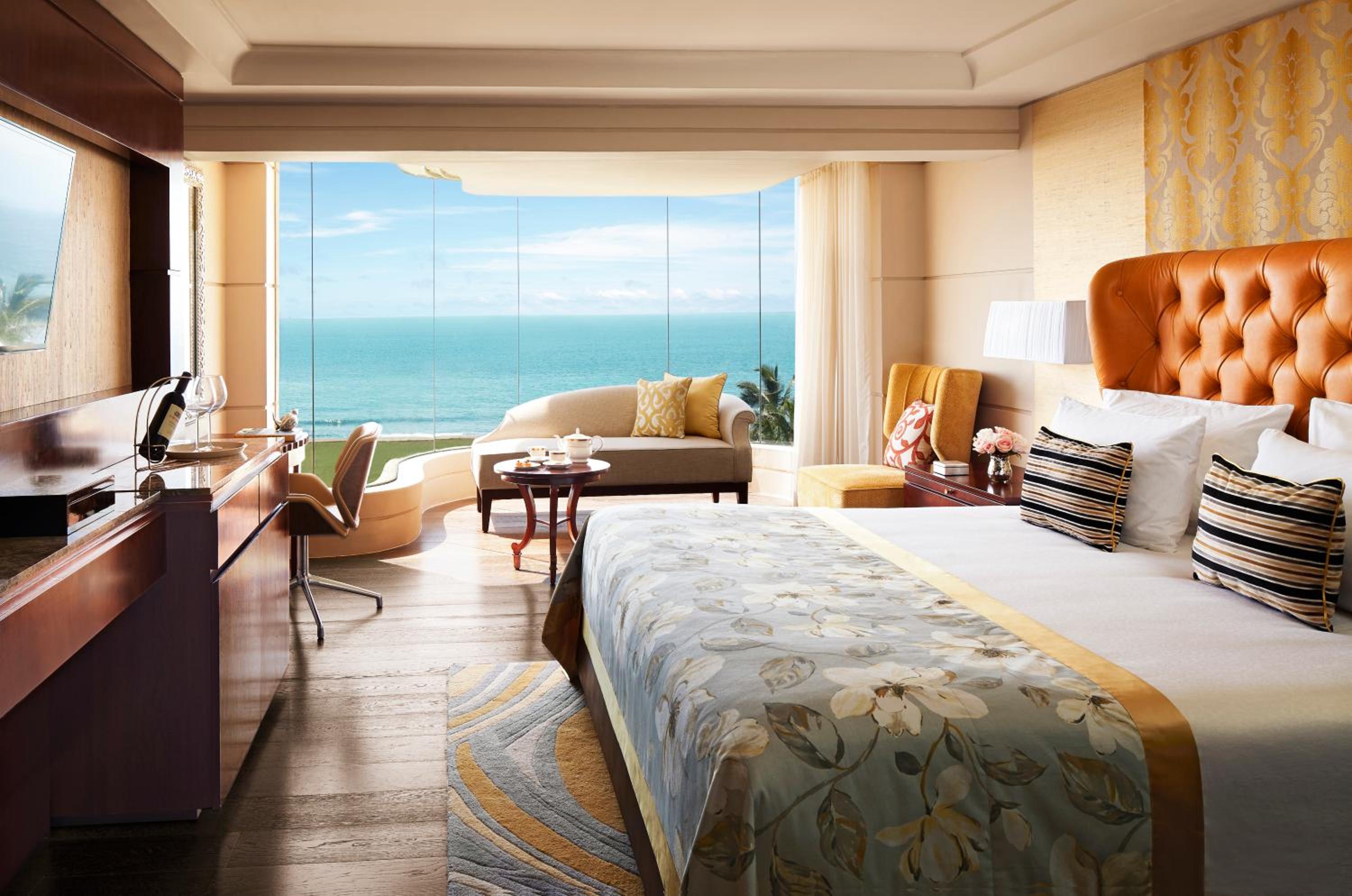 Suite - Photo 1