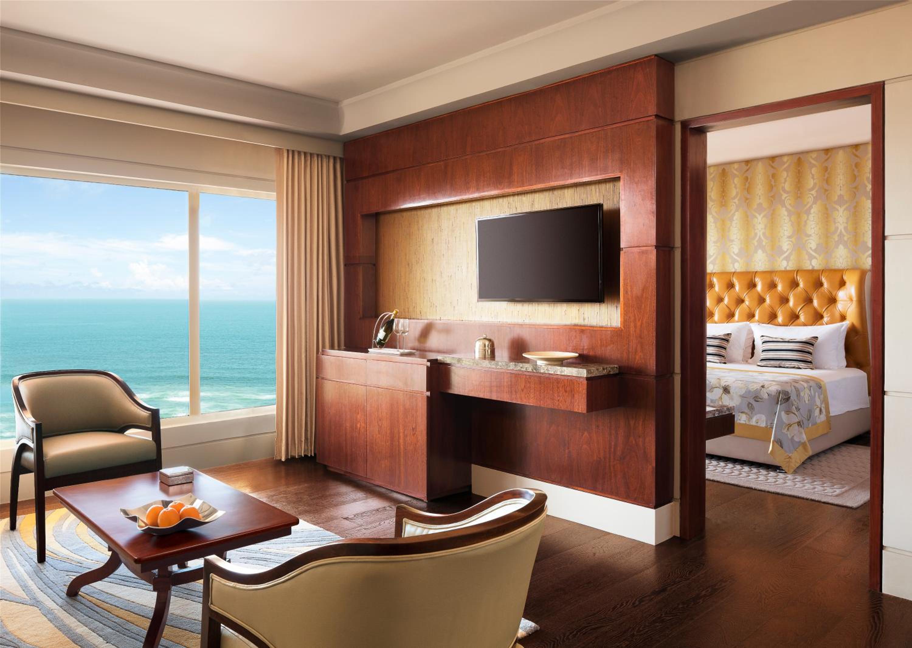 Suite - Photo 3