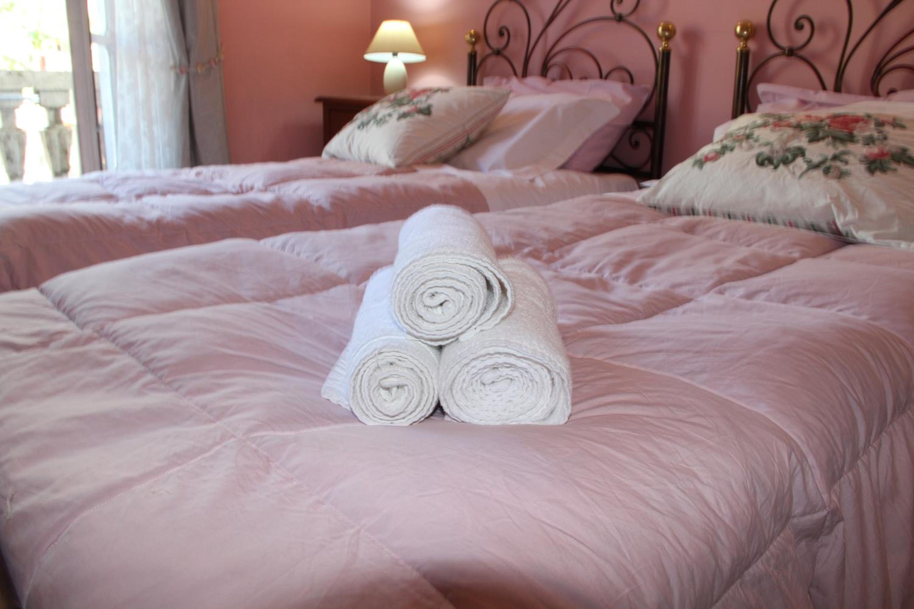 Double Room with Private External Bathroom - Photo 1