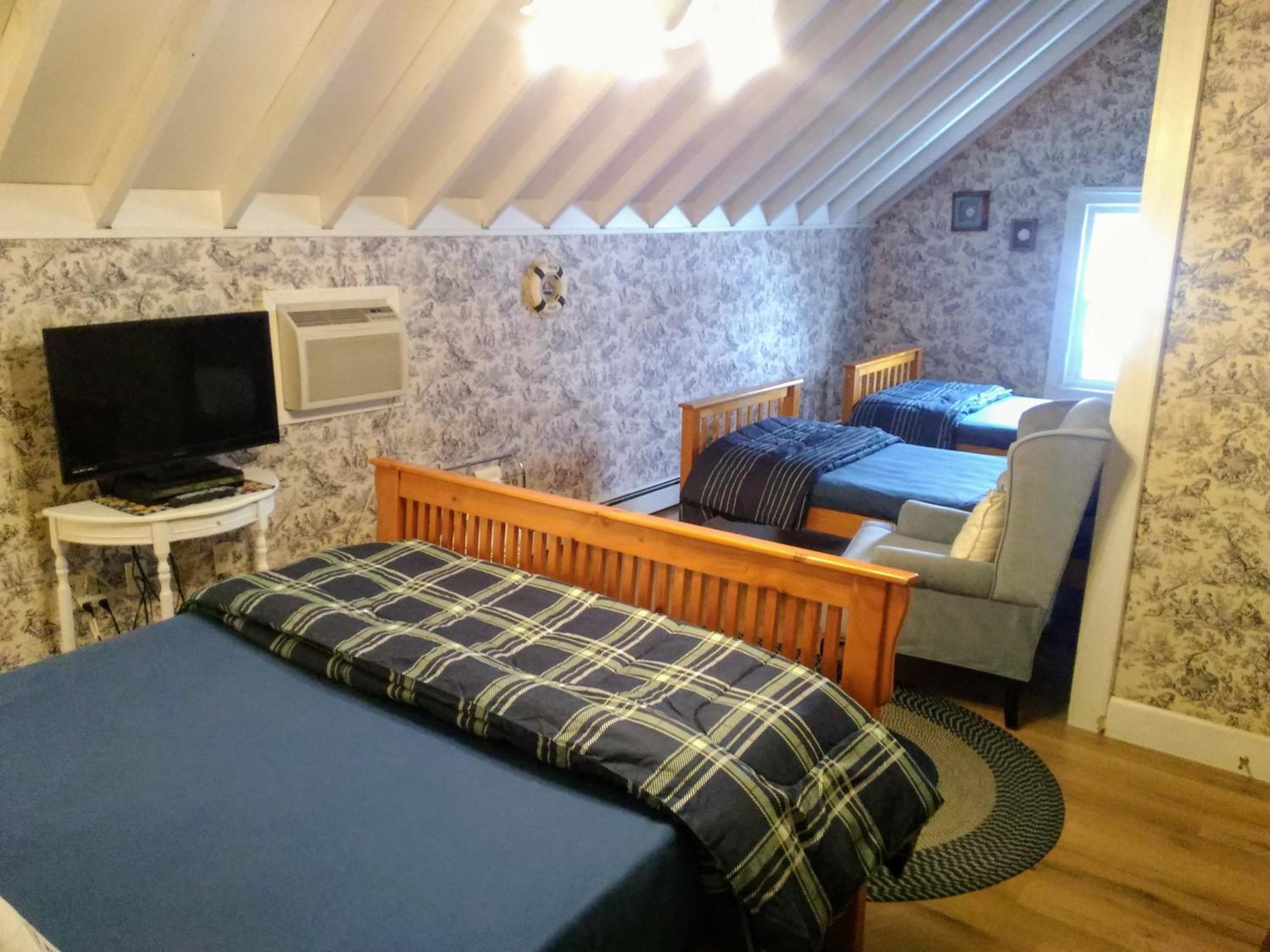 Quadruple Room With Shared Bathroom photo 3