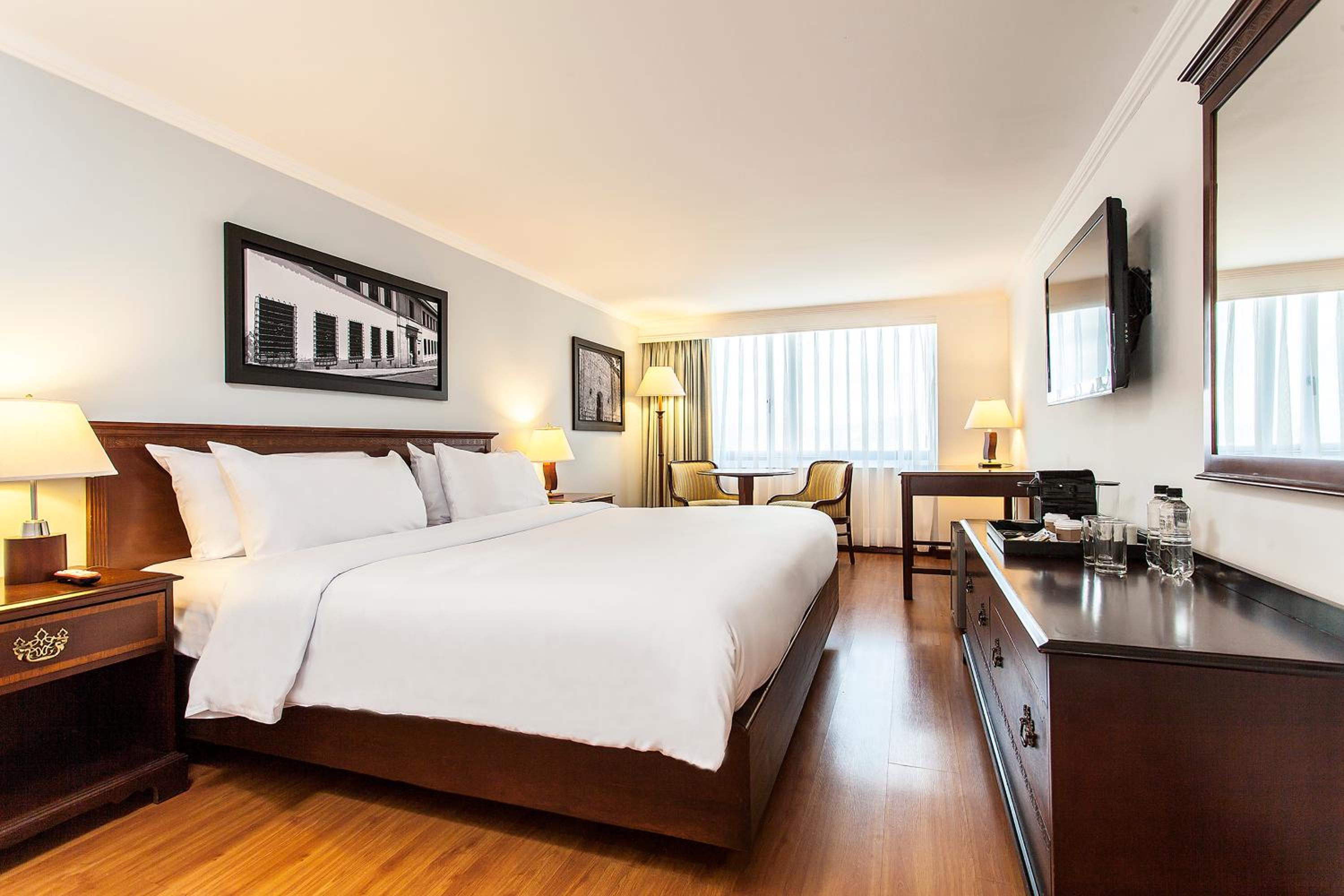 Premium King Room - Non-Smoking - Mountain View