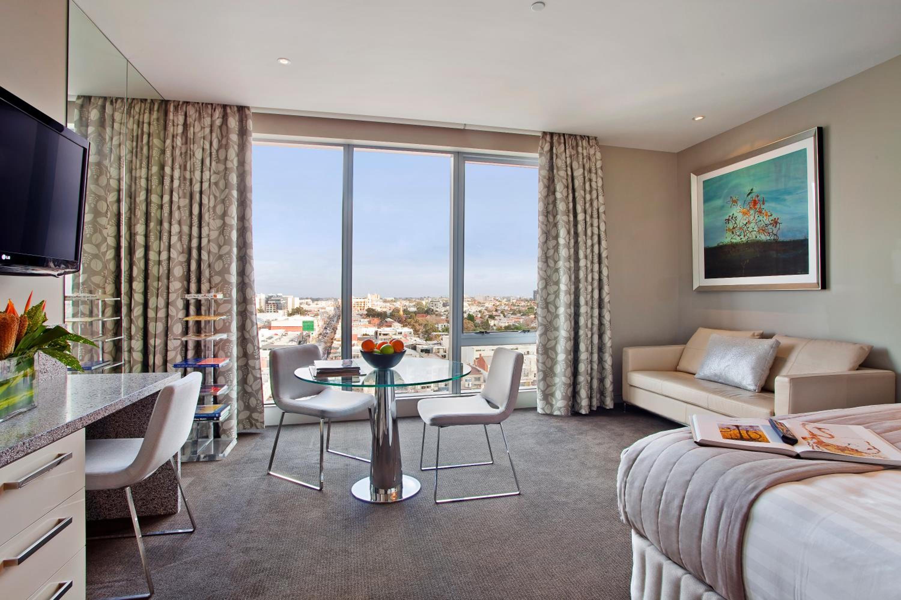 Deluxe Studio Suite - Photo 3