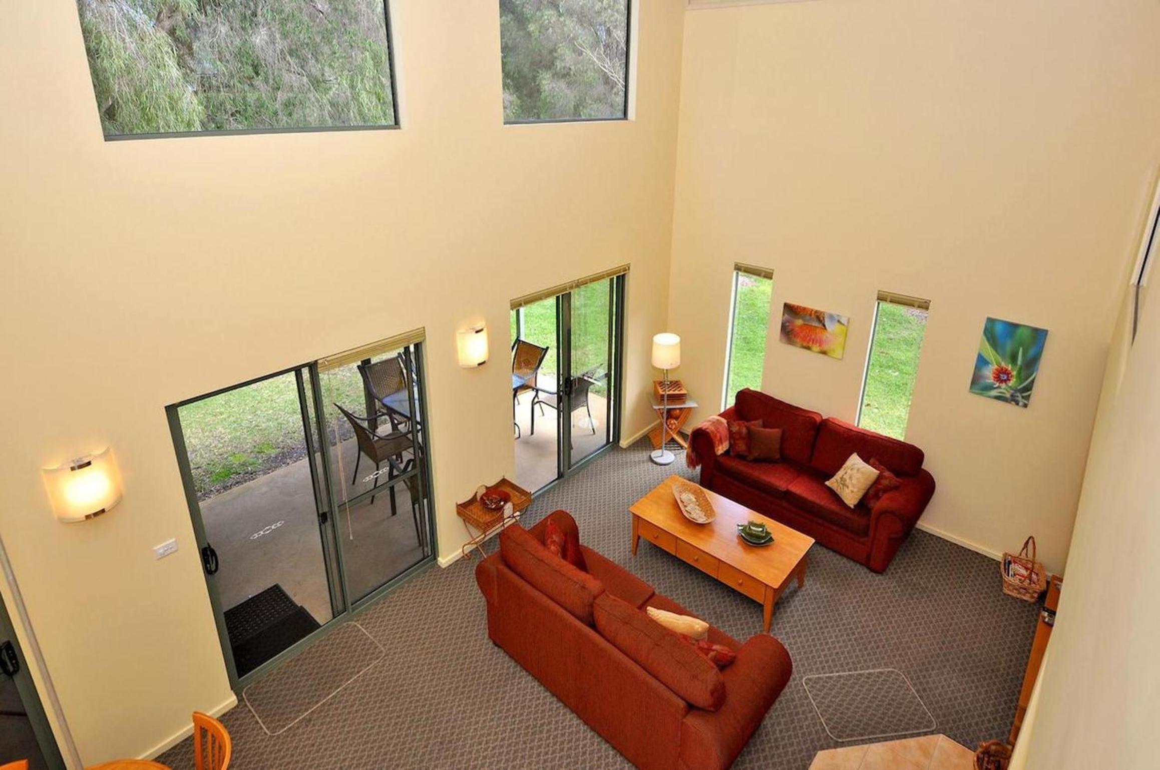 Three-Bedroom House - Lofthouse 1 photo 2