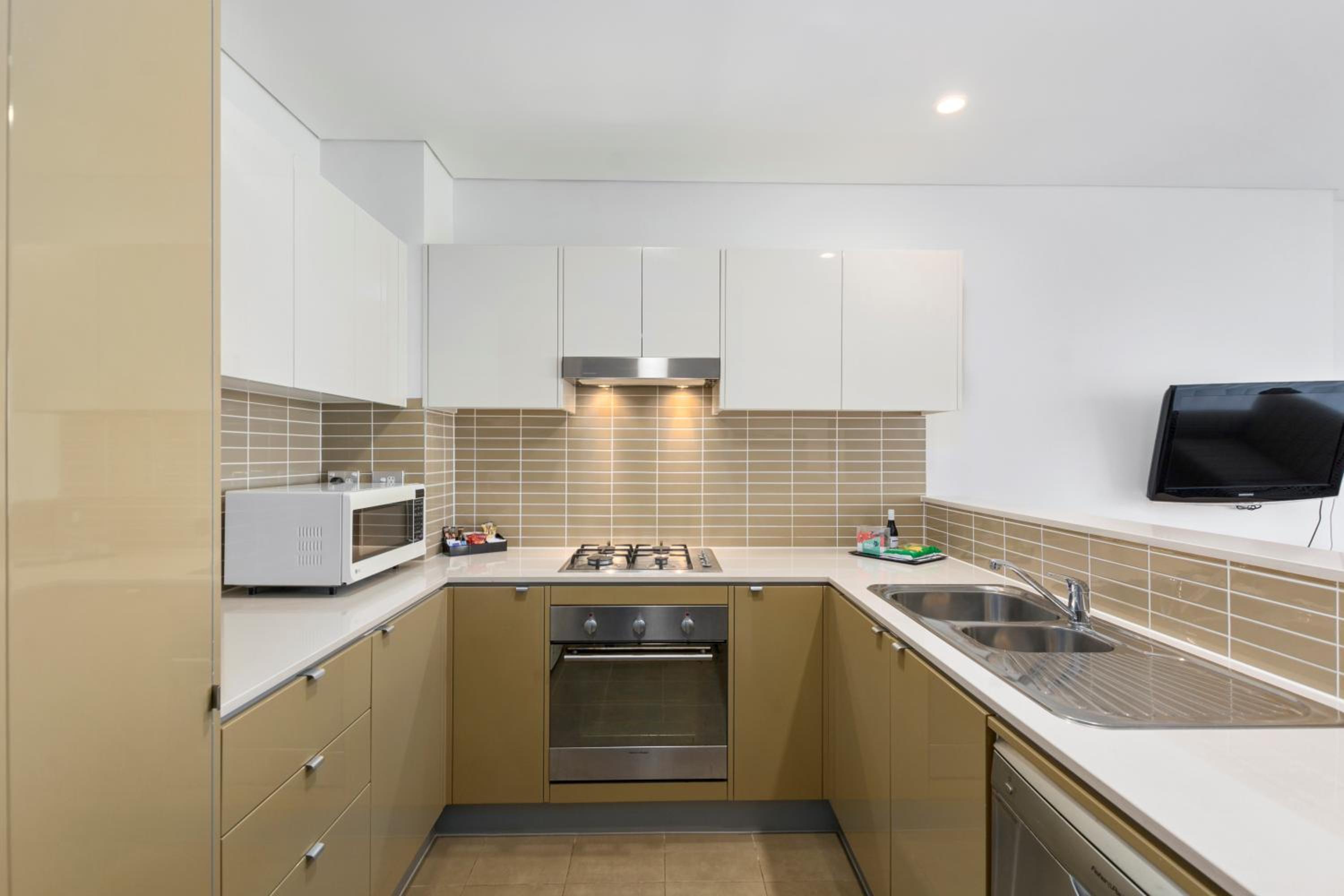 Apartment with Balcony - Photo 2