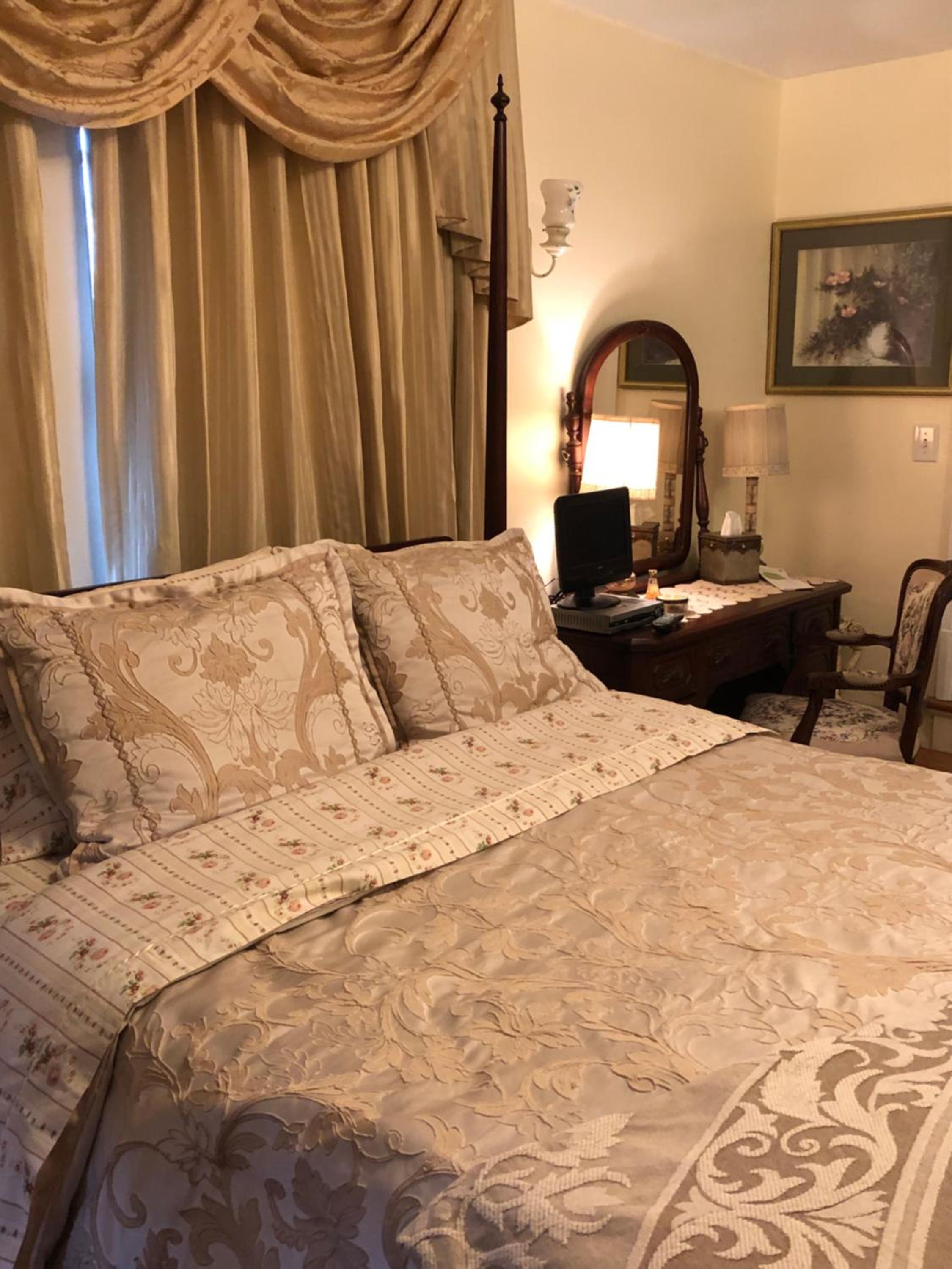 Queen Room photo 3