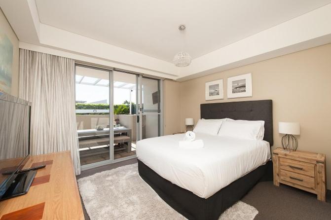 2 Bedroom Apartment with Courtyard-2 photo 1