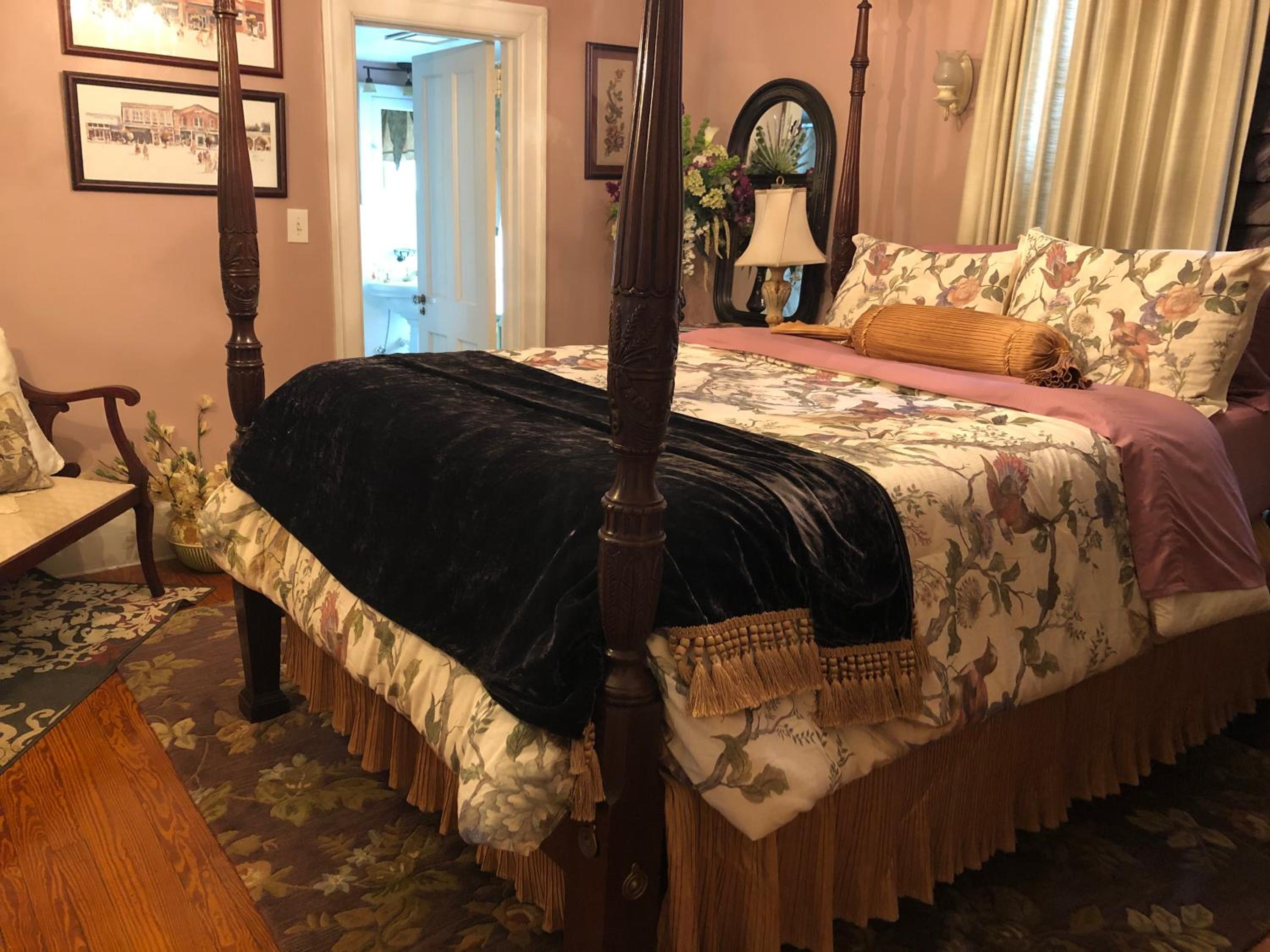 Queen Room photo 1