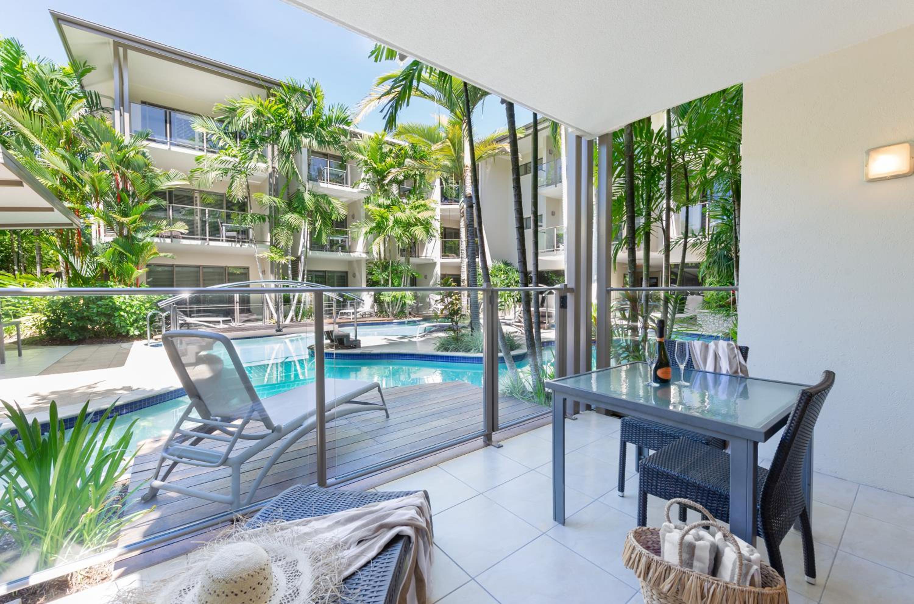 One-Bedroom Apartment with Pool Access and Hot Tub photo 3