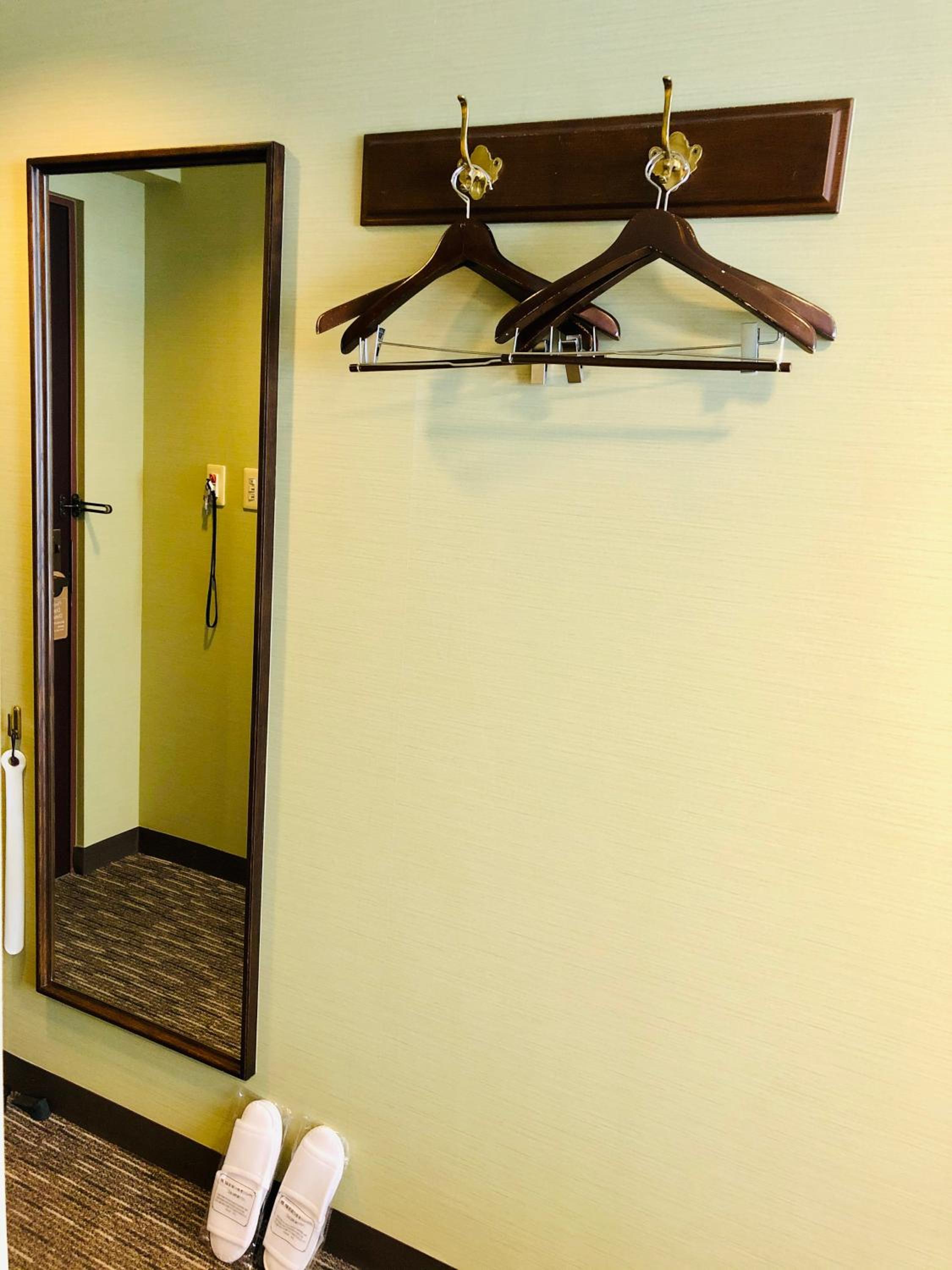 Economy Twin Room - Non-Smoking - Photo 4