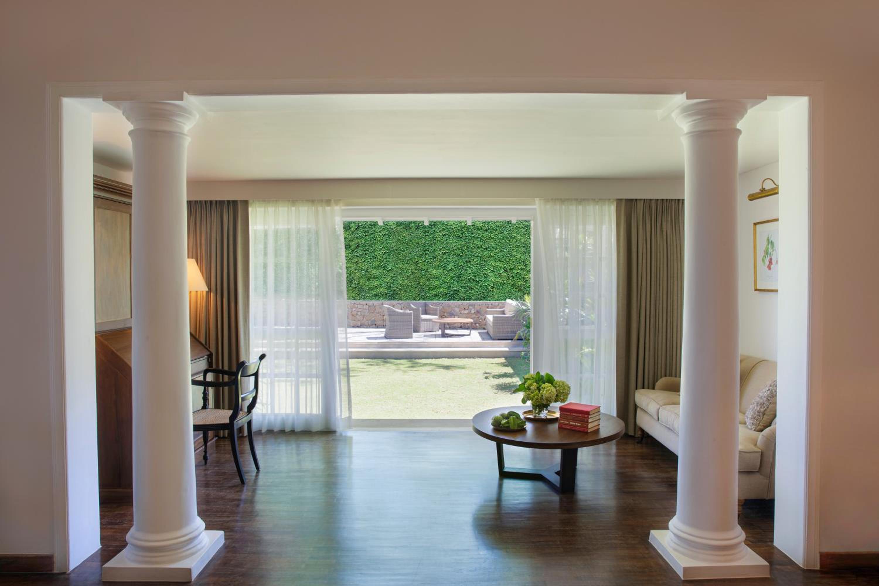 Executive Suite - Photo 11