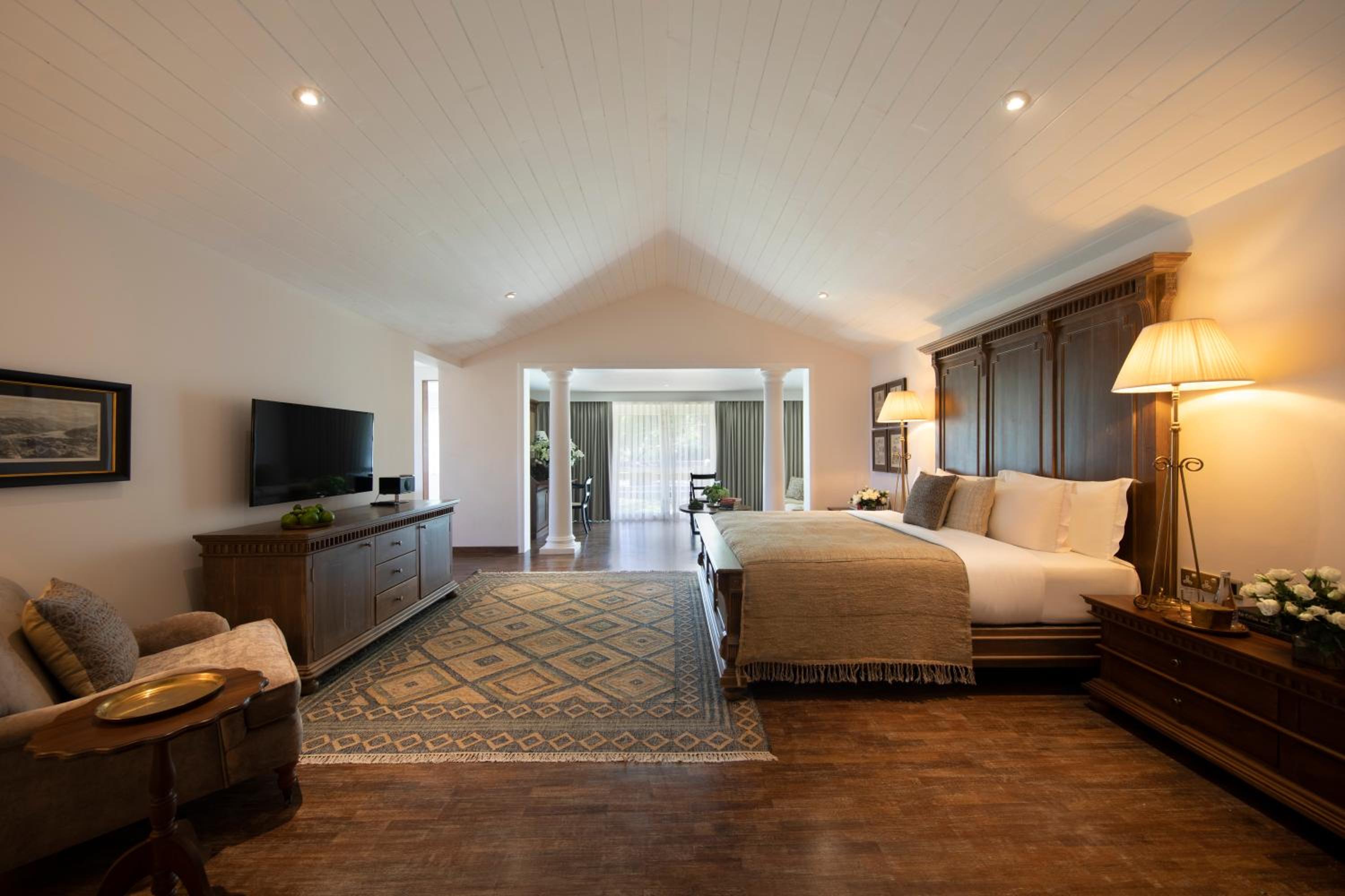 Executive Suite - Photo 10