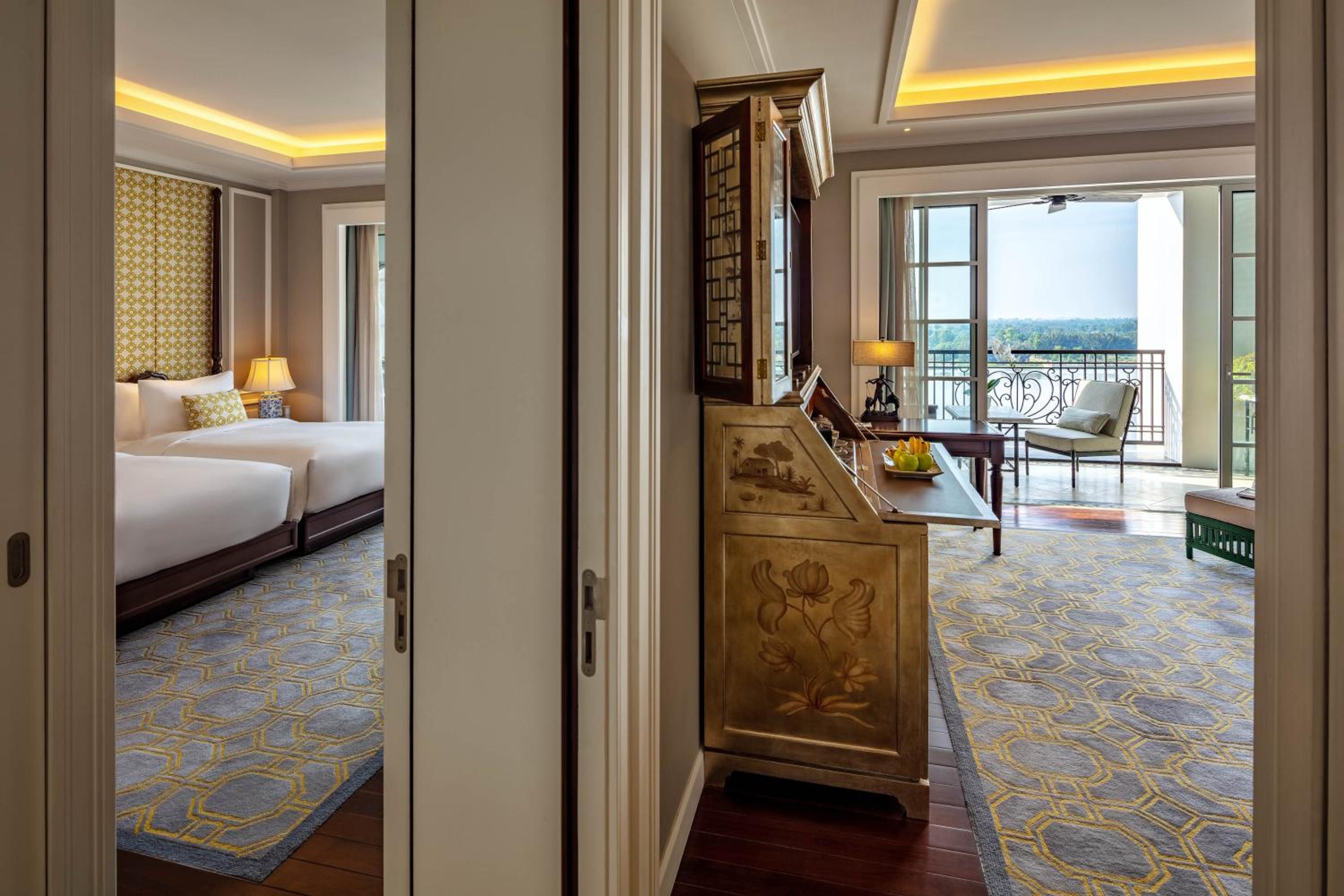 Deluxe King Room with River View photo 2