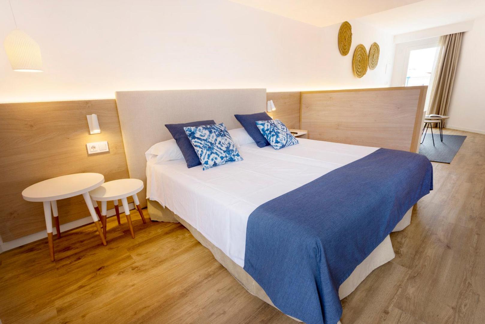 Habitación Doble con Vista a la Piscina (2 Adultos)