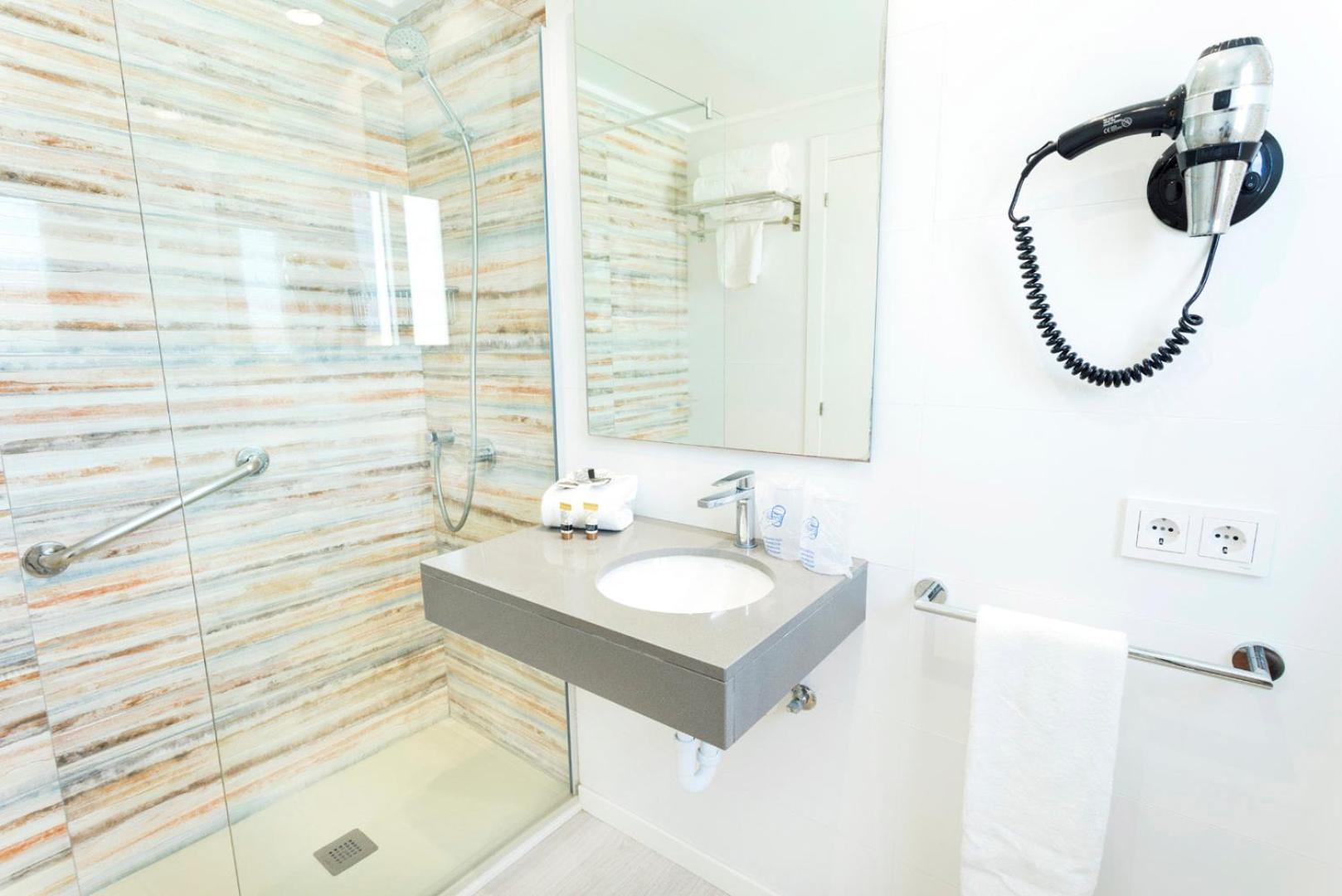 Suite Junior con vista al mar (2 adultos) Suite Junior con vista al mar (2 adultos)