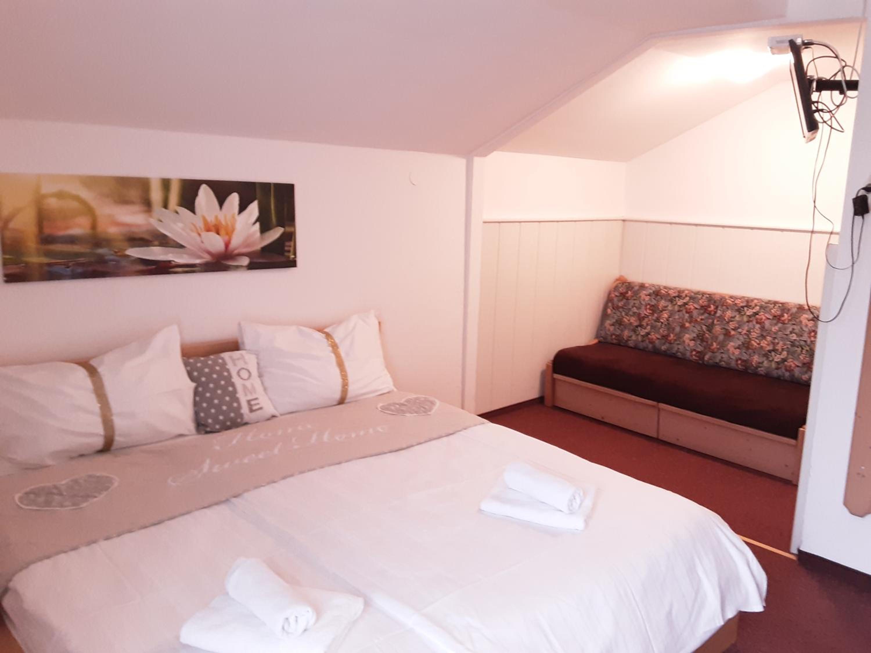 Two-Bedroom Apartment with Balcony photo 2