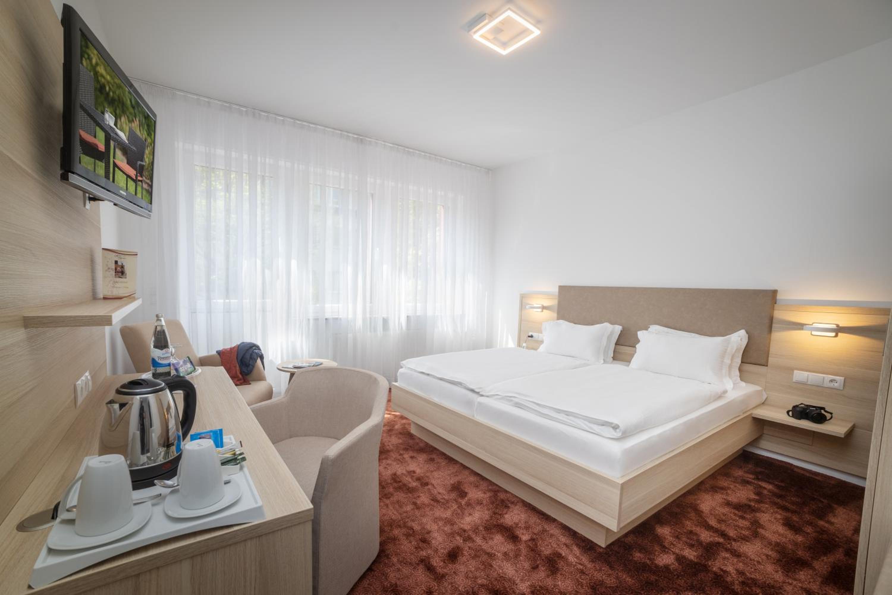 Standard Double or Twin Room - Photo 3