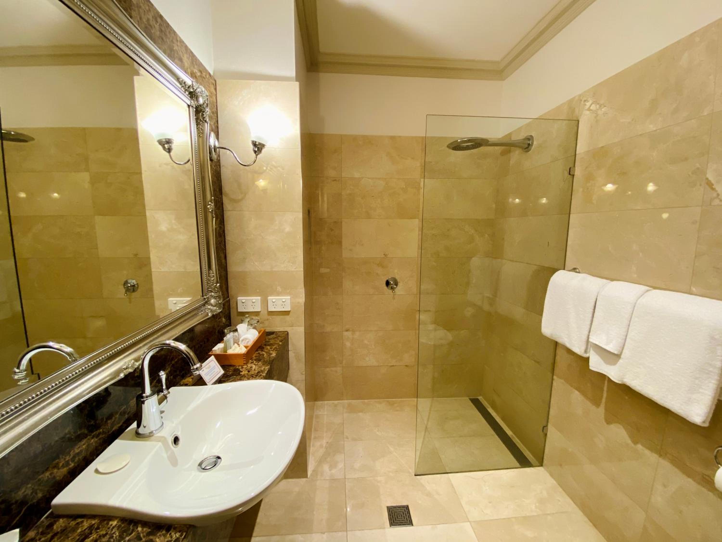 One Bedroom Suite - Photo 9
