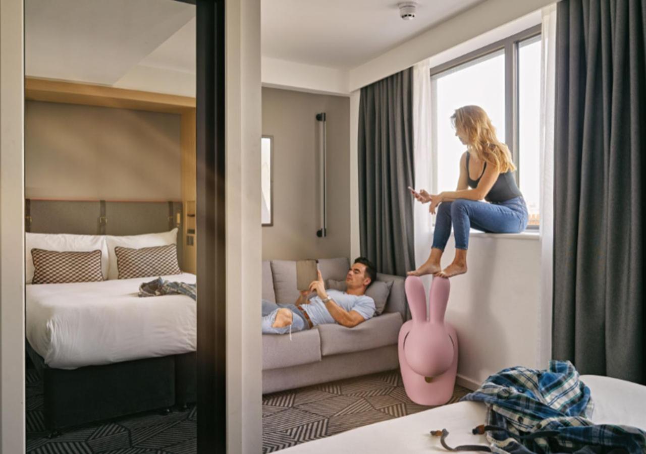 Modern Room thumbnail 5