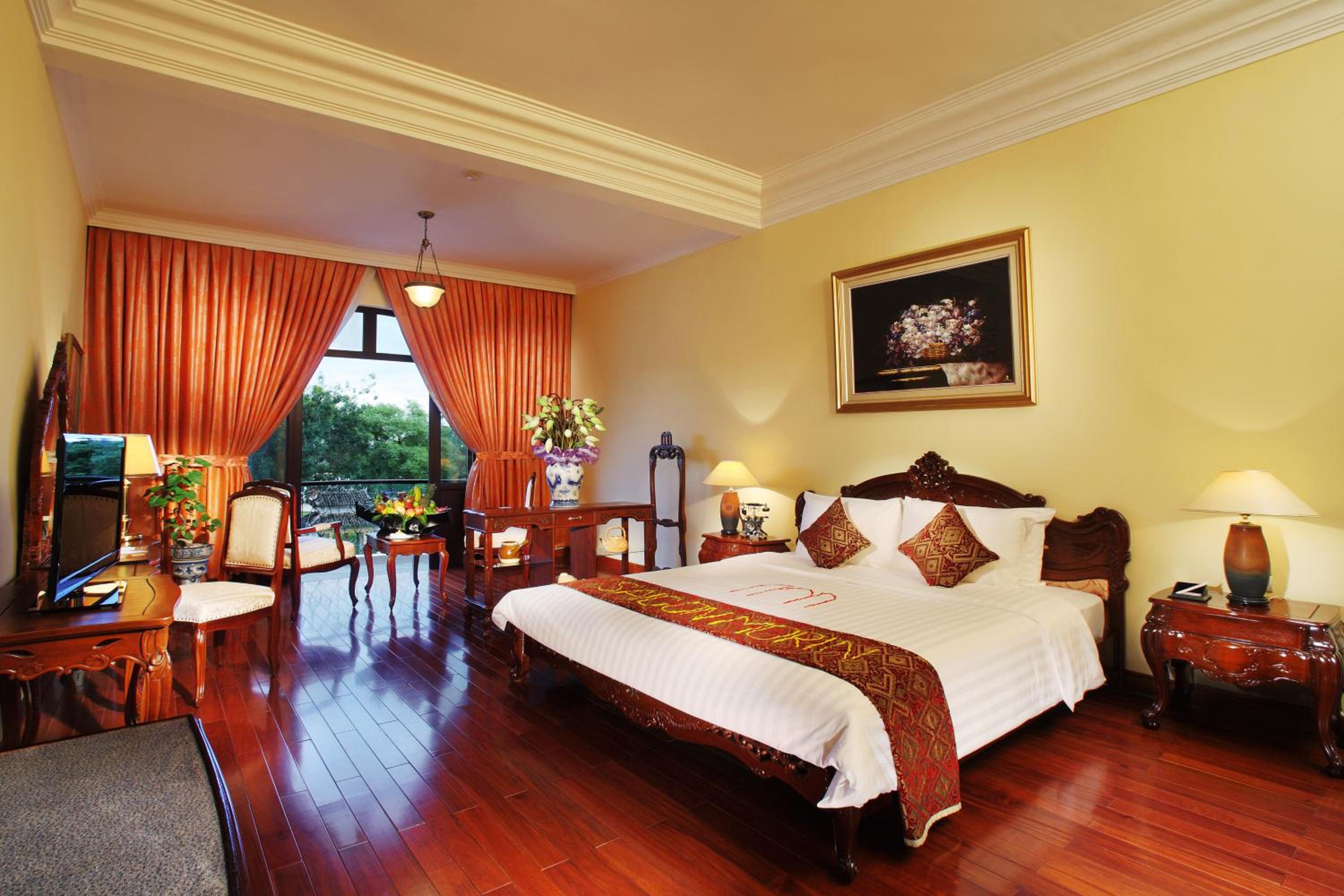 Executive Suite - Photo 1