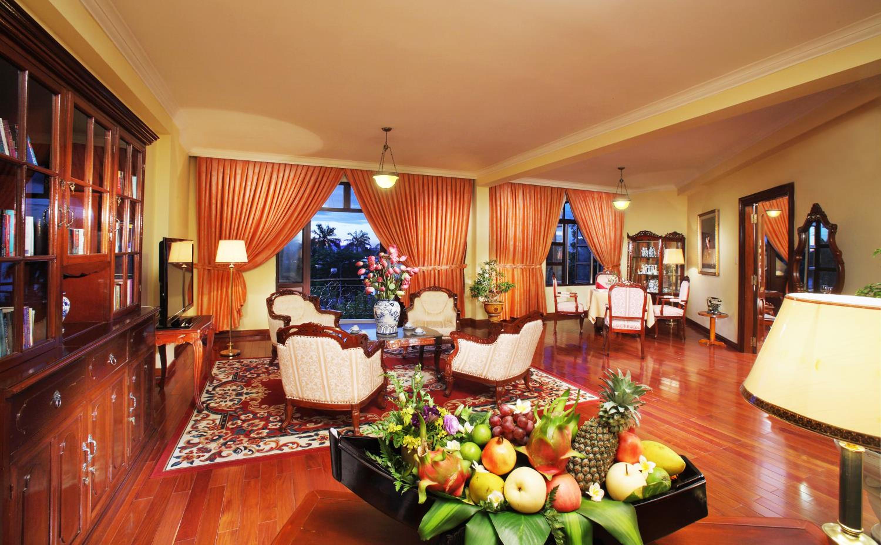 Executive Suite - Photo 7