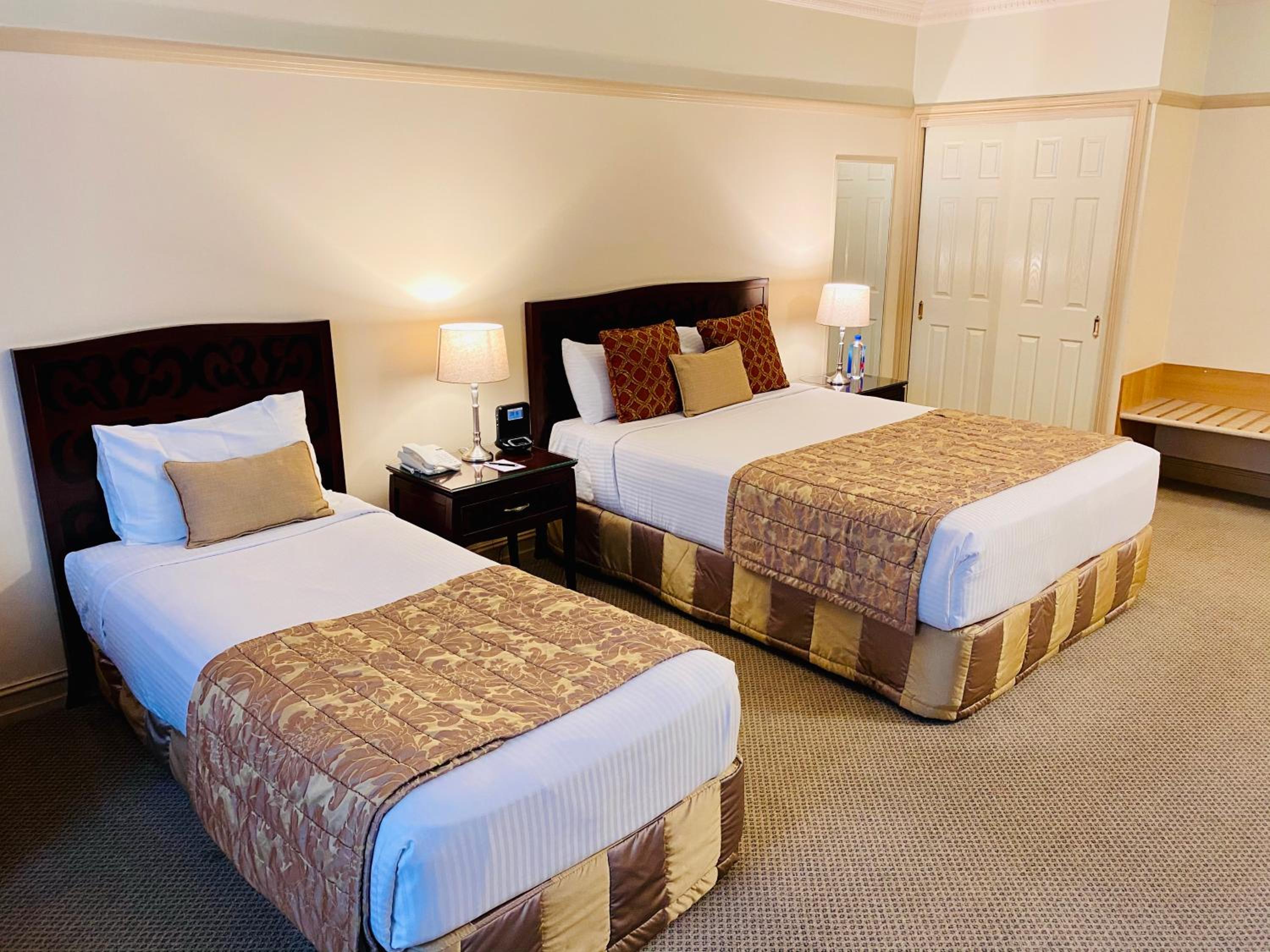 Deluxe Hotel Room - Photo 14