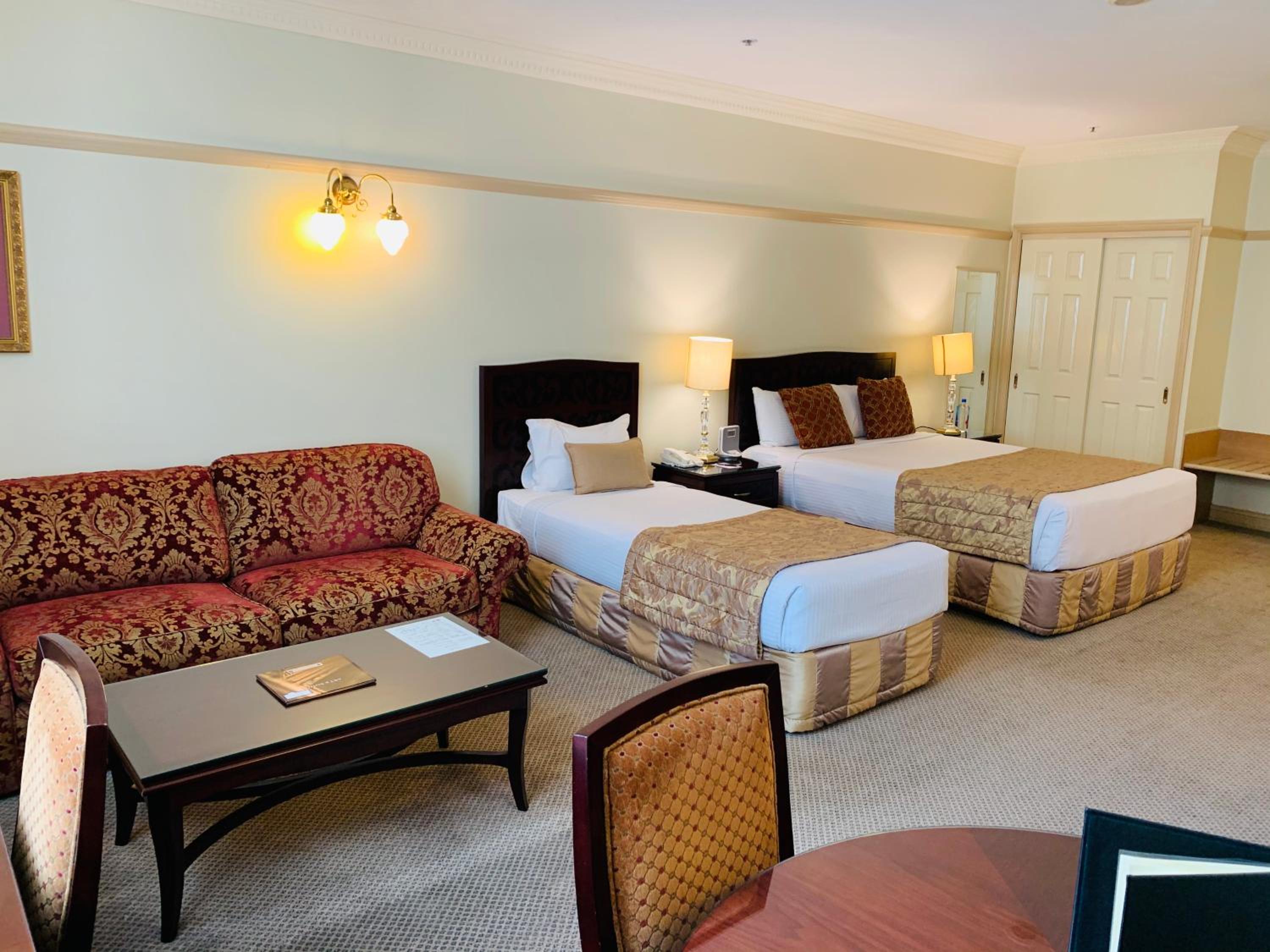 Deluxe Hotel Room - Photo 3